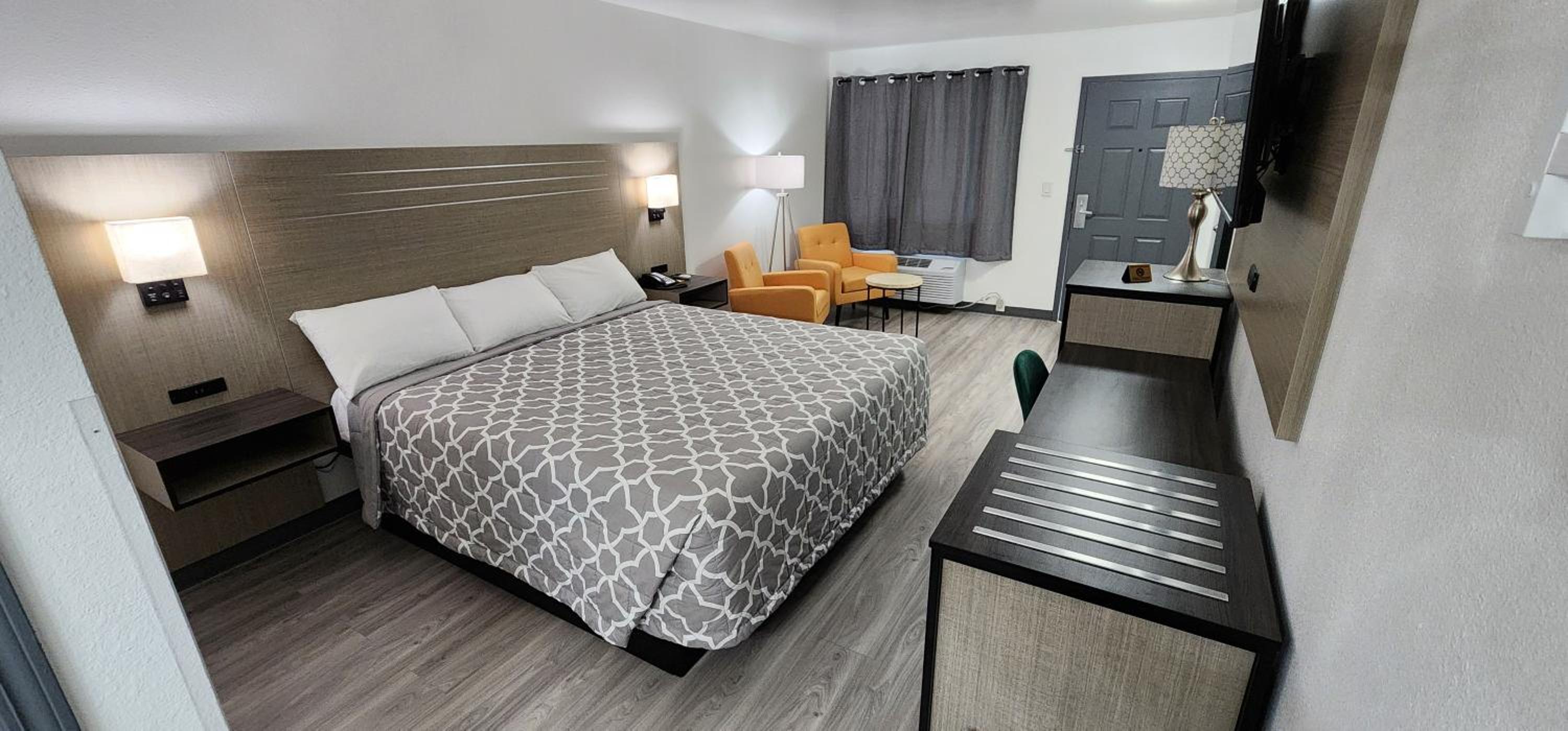 Deluxe King Room photo 1