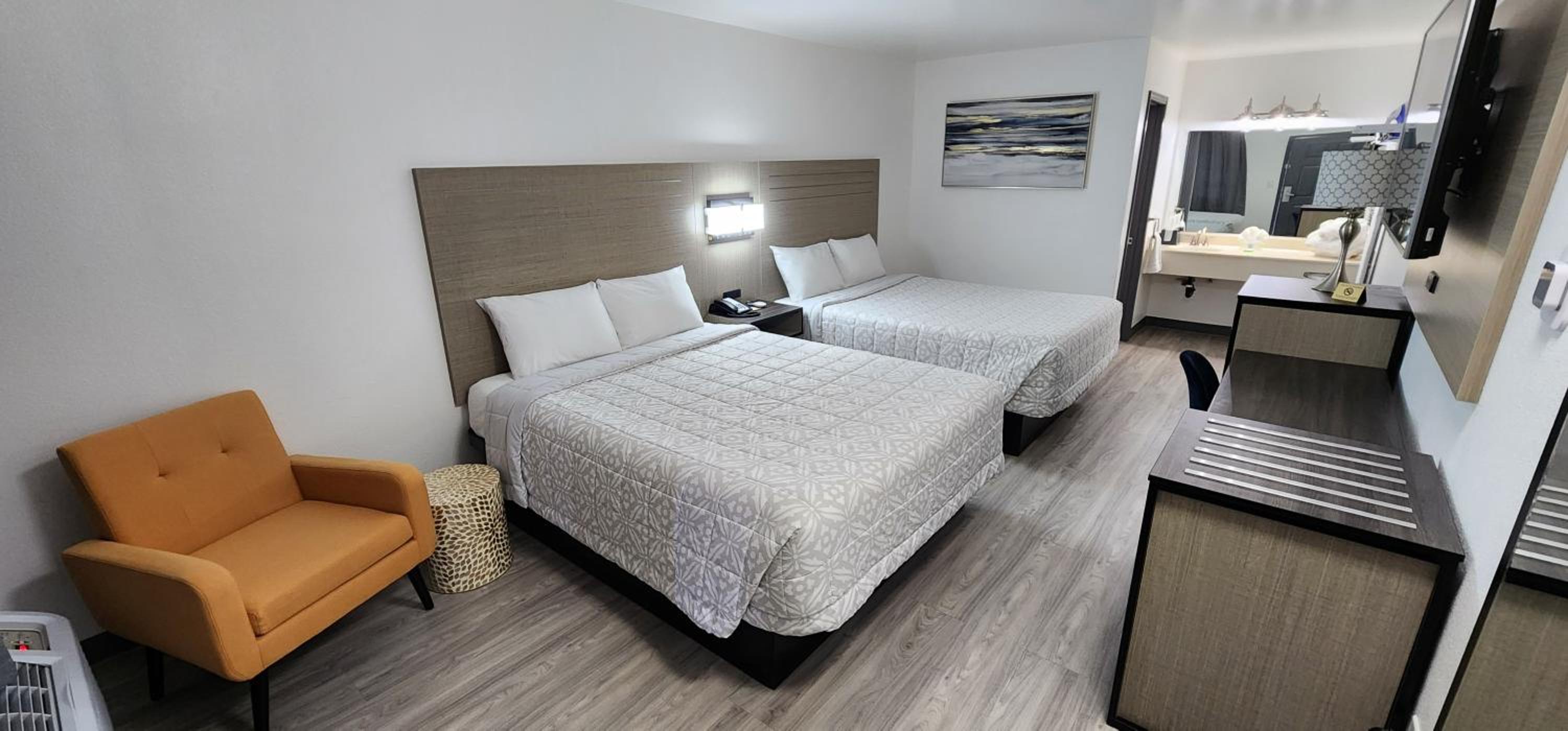 Deluxe Queen Room with Two Queen Beds photo 1