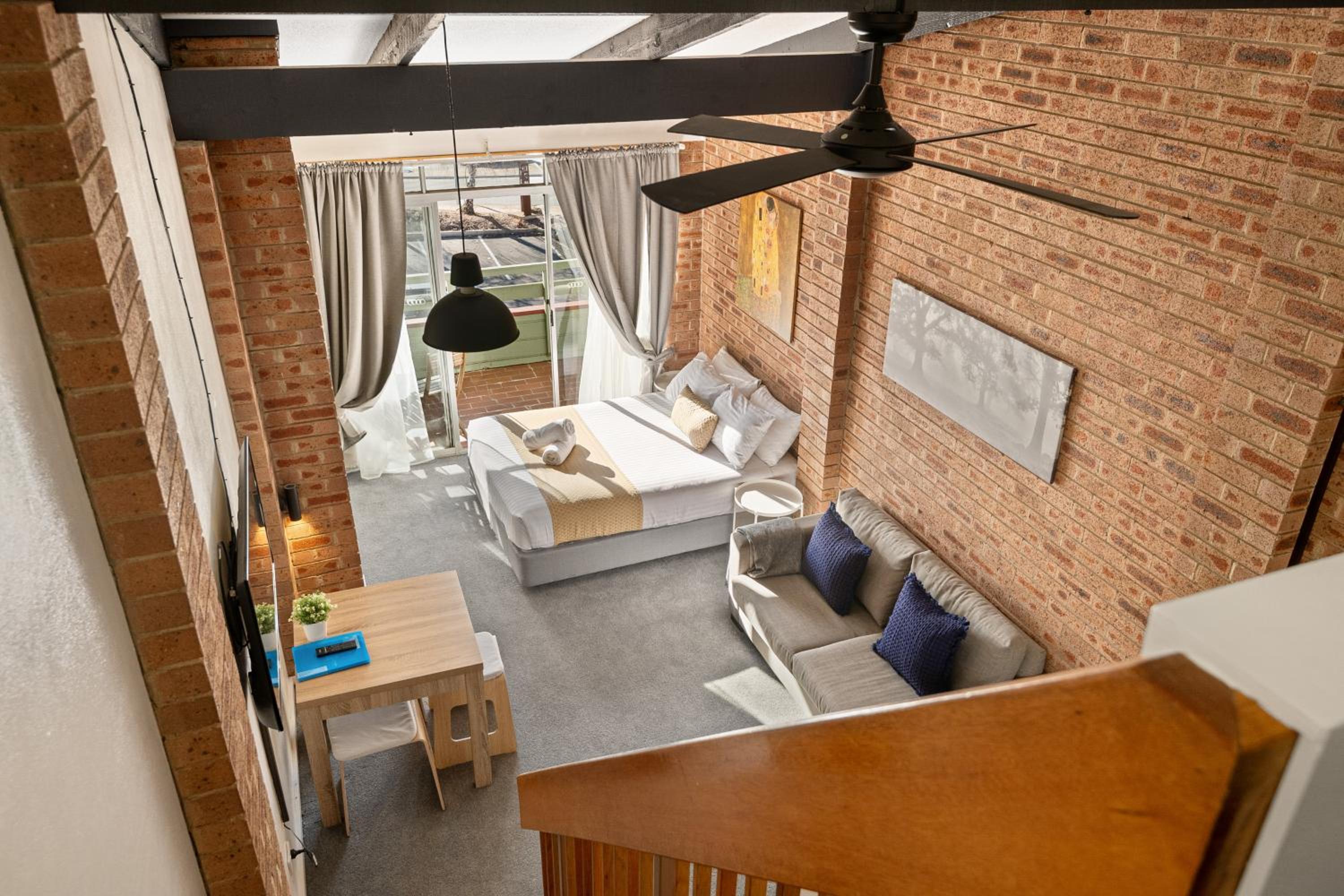 Deluxe Apartment (6 Sleeper) With Balcony /Patio photo 1