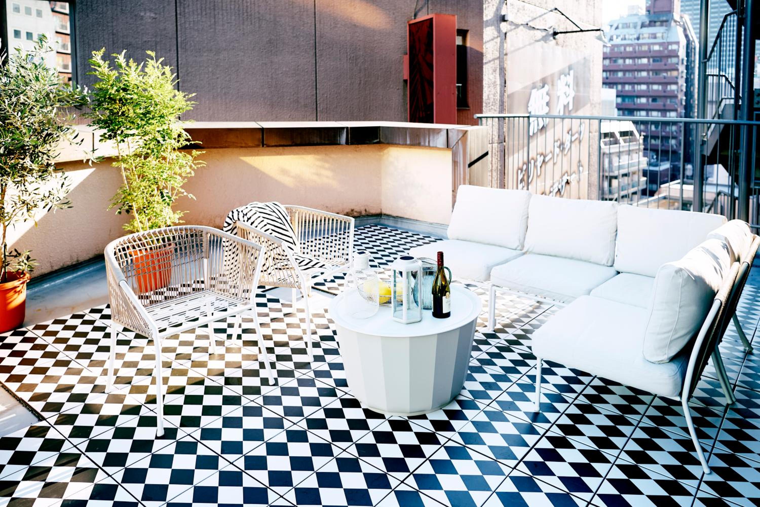 One-Bedroom Apartment with Balcony and City View photo 2