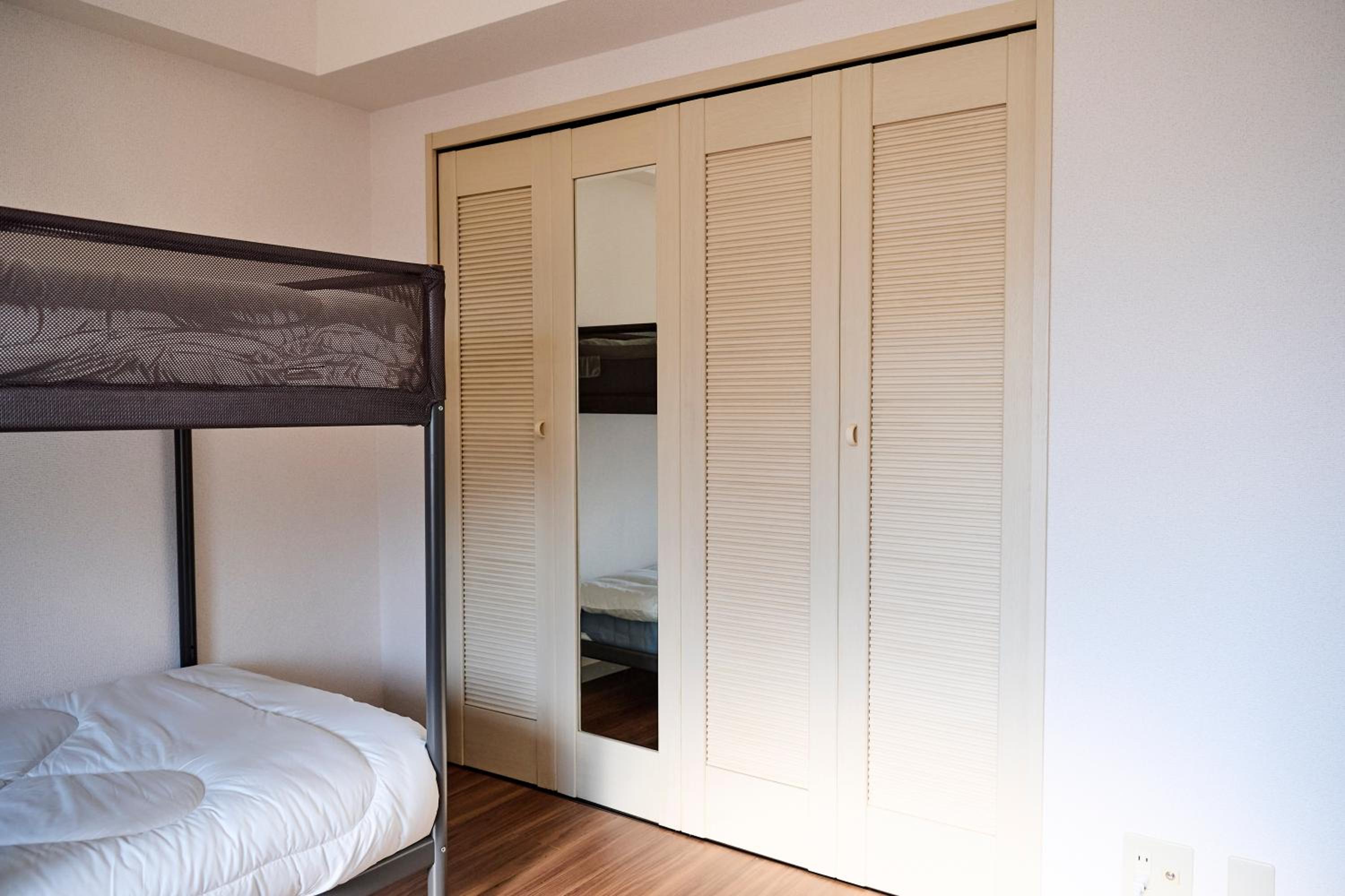 One-Bedroom Apartment with Balcony and City View photo 3