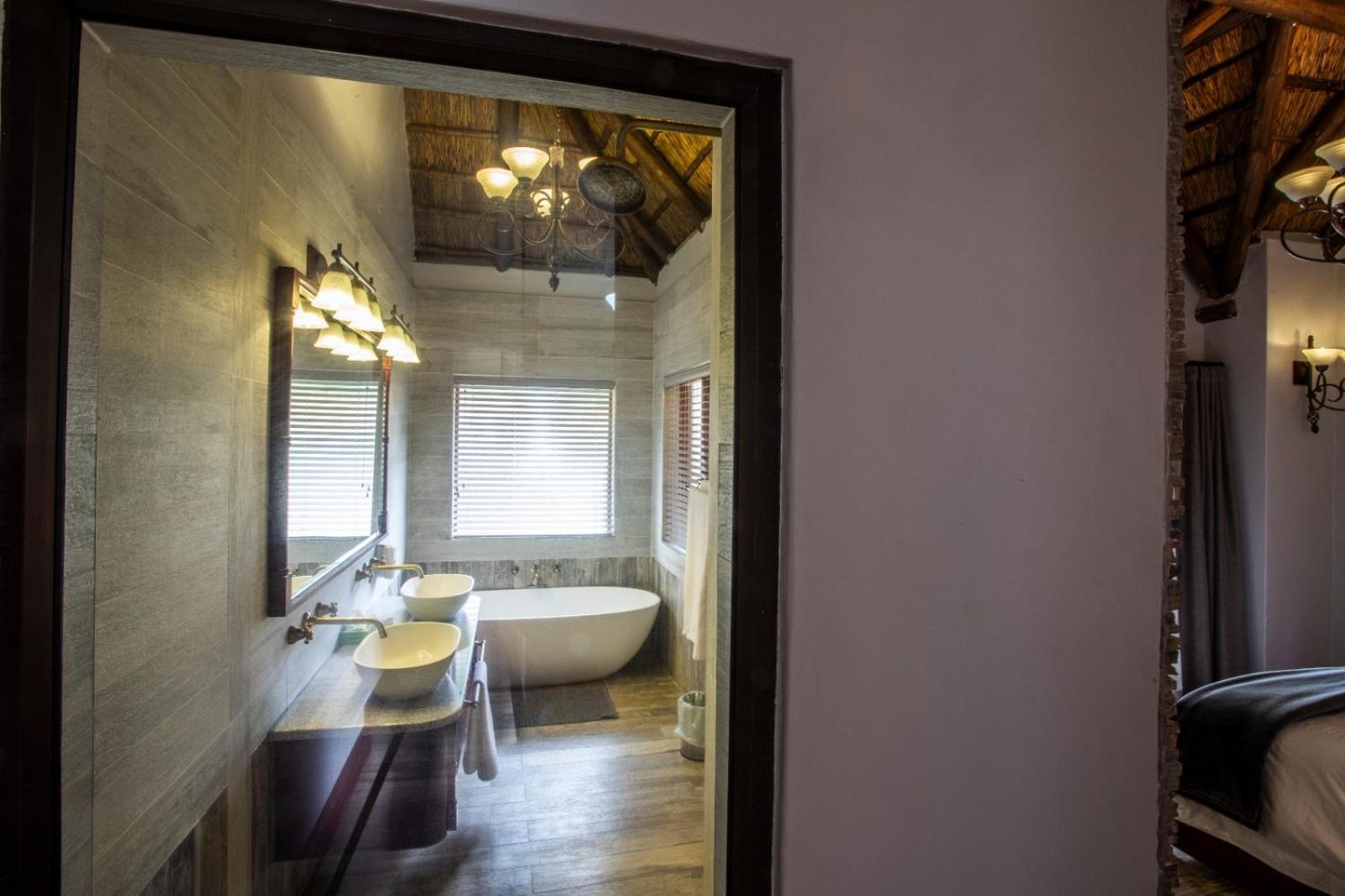 Executive Suite - Photo 11