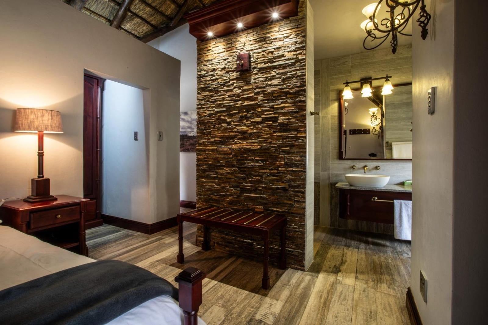 Executive Suite - Photo 13