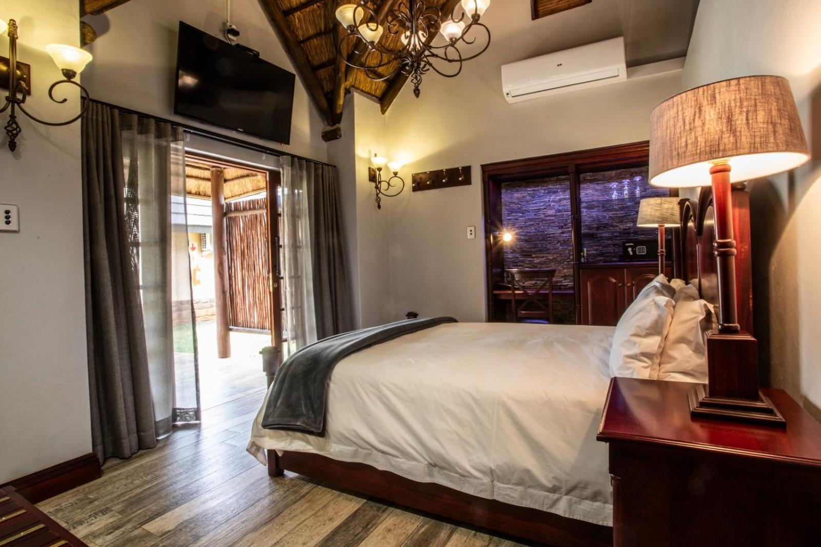 Executive Suite - Photo 8