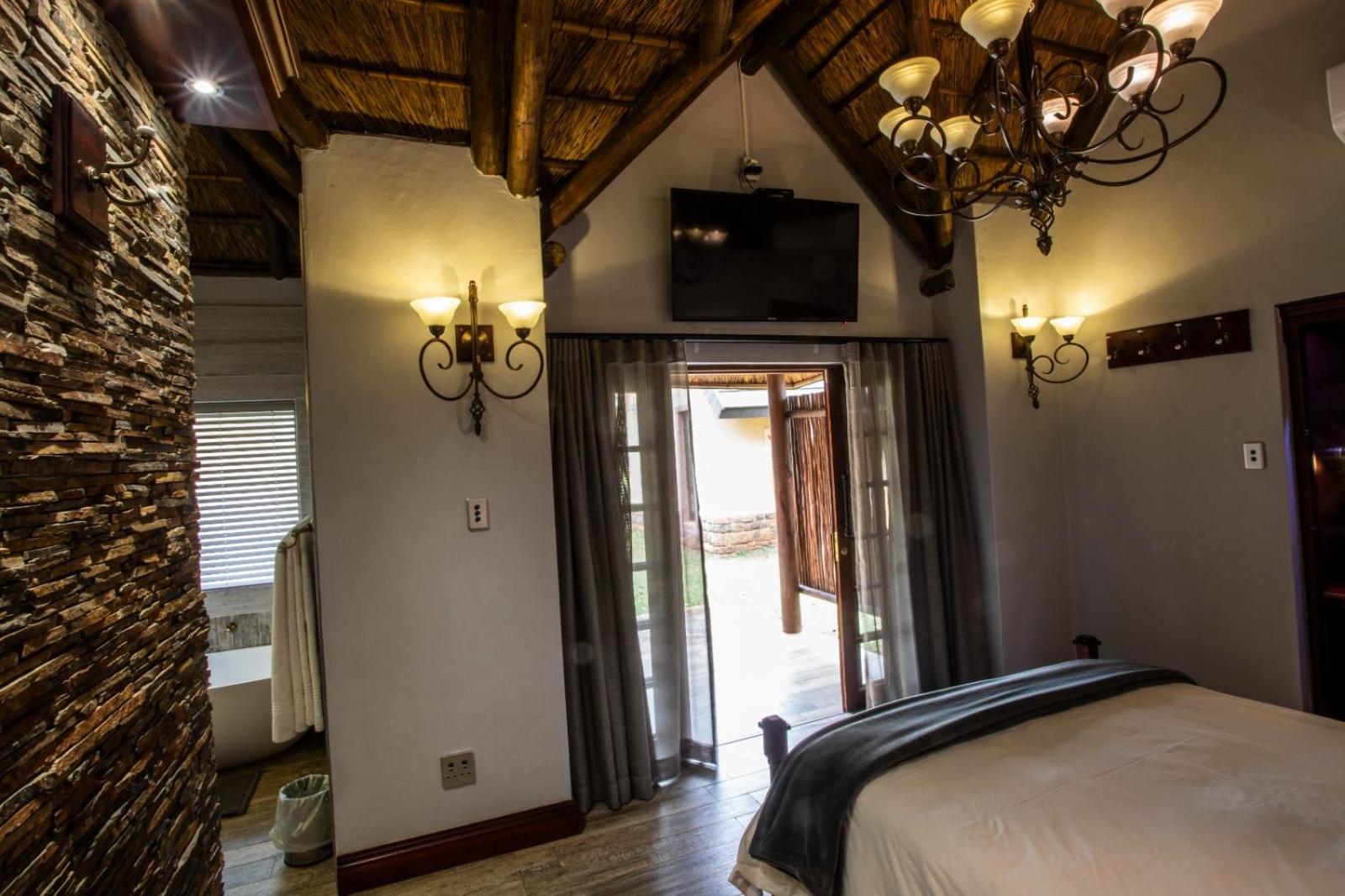 Executive Suite - Photo 9