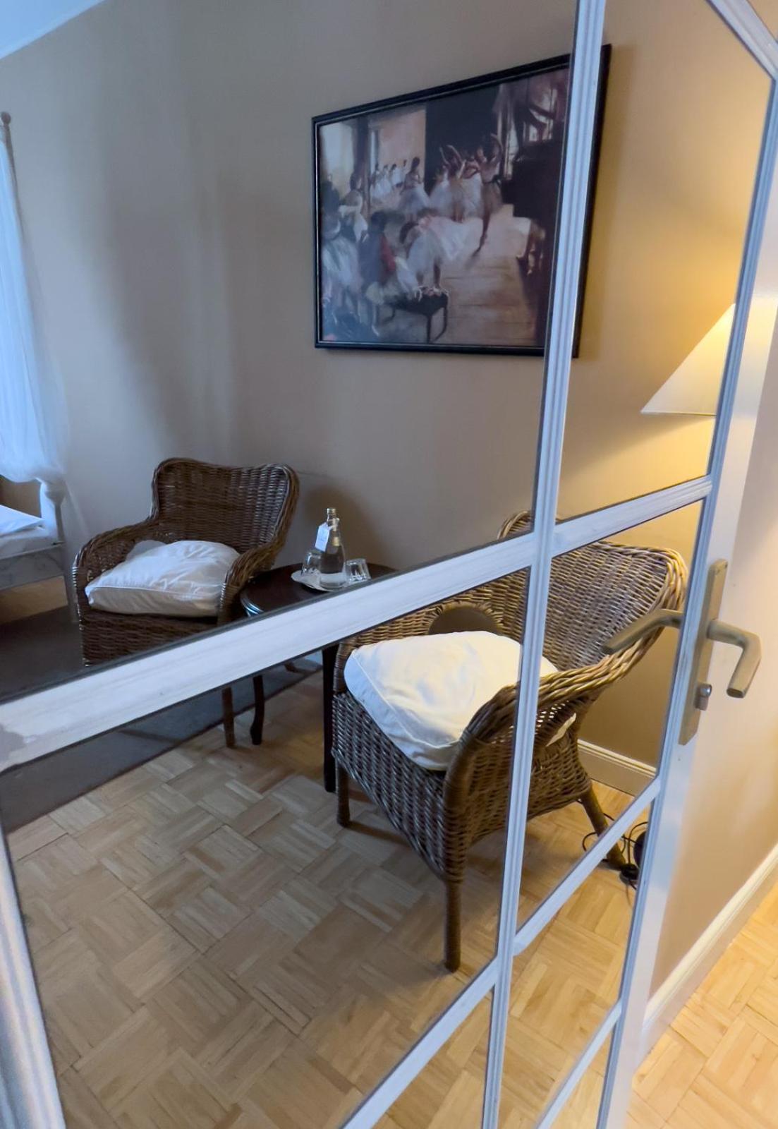 Standard Double or Twin Room thumbnail 6