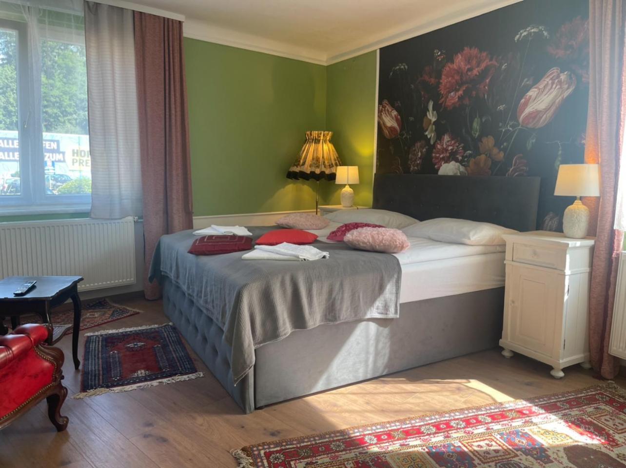 Double Room with Private Bathroom - Photo 1