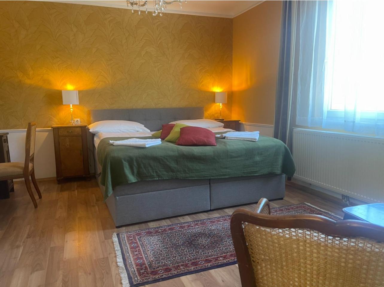 Double Room with Private Bathroom - Photo 15