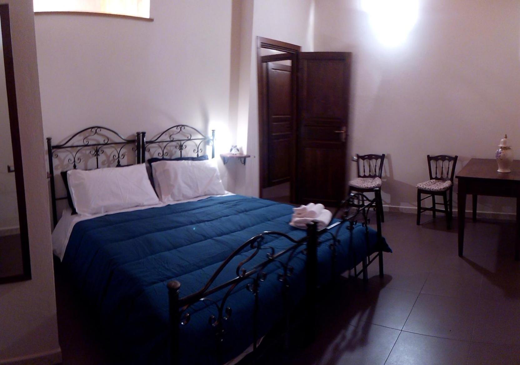 Double or Twin Room with Bathroom - Photo 3