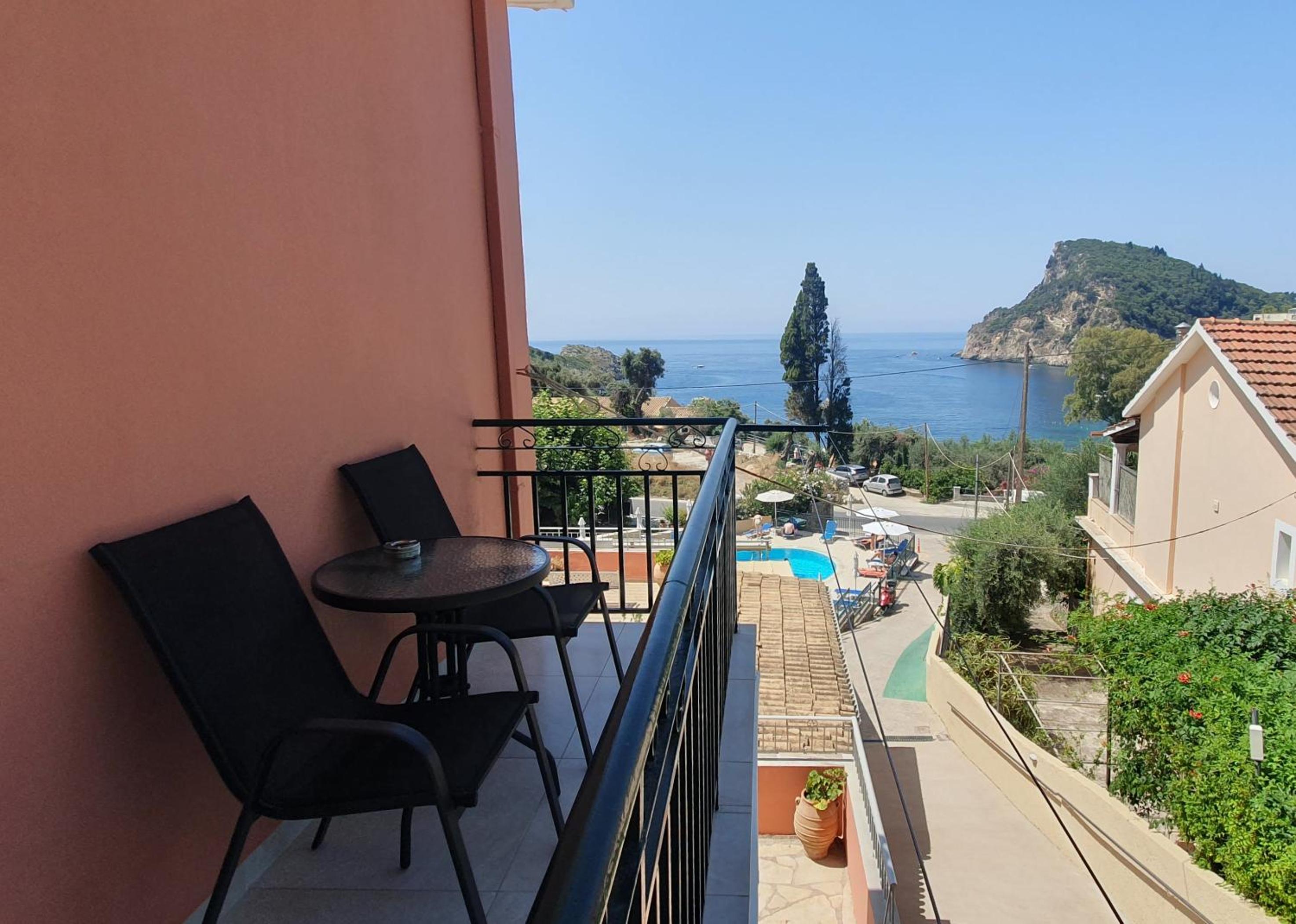 Double Room with Sea View - Photo 6