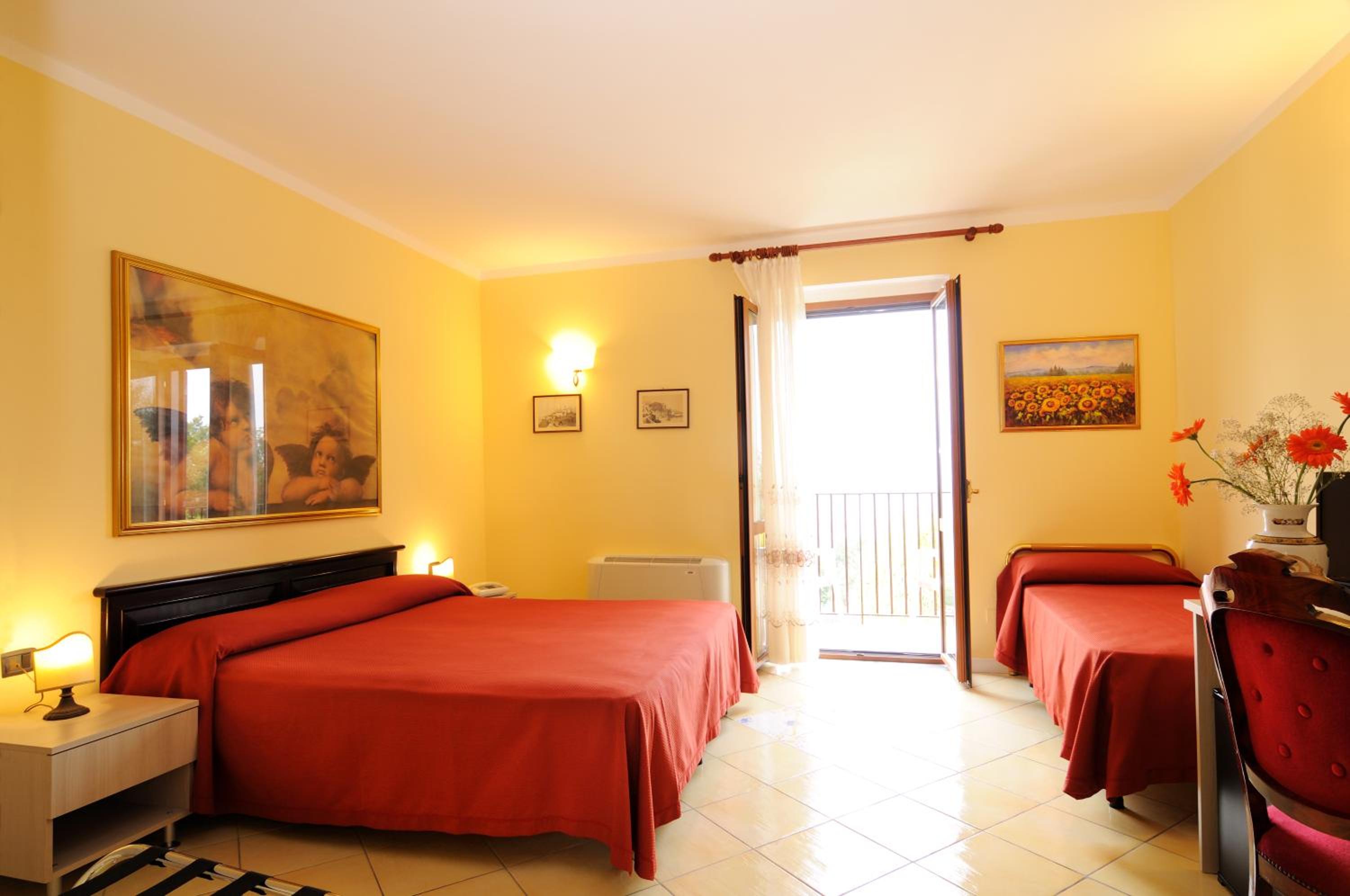 Triple Room - Pool View