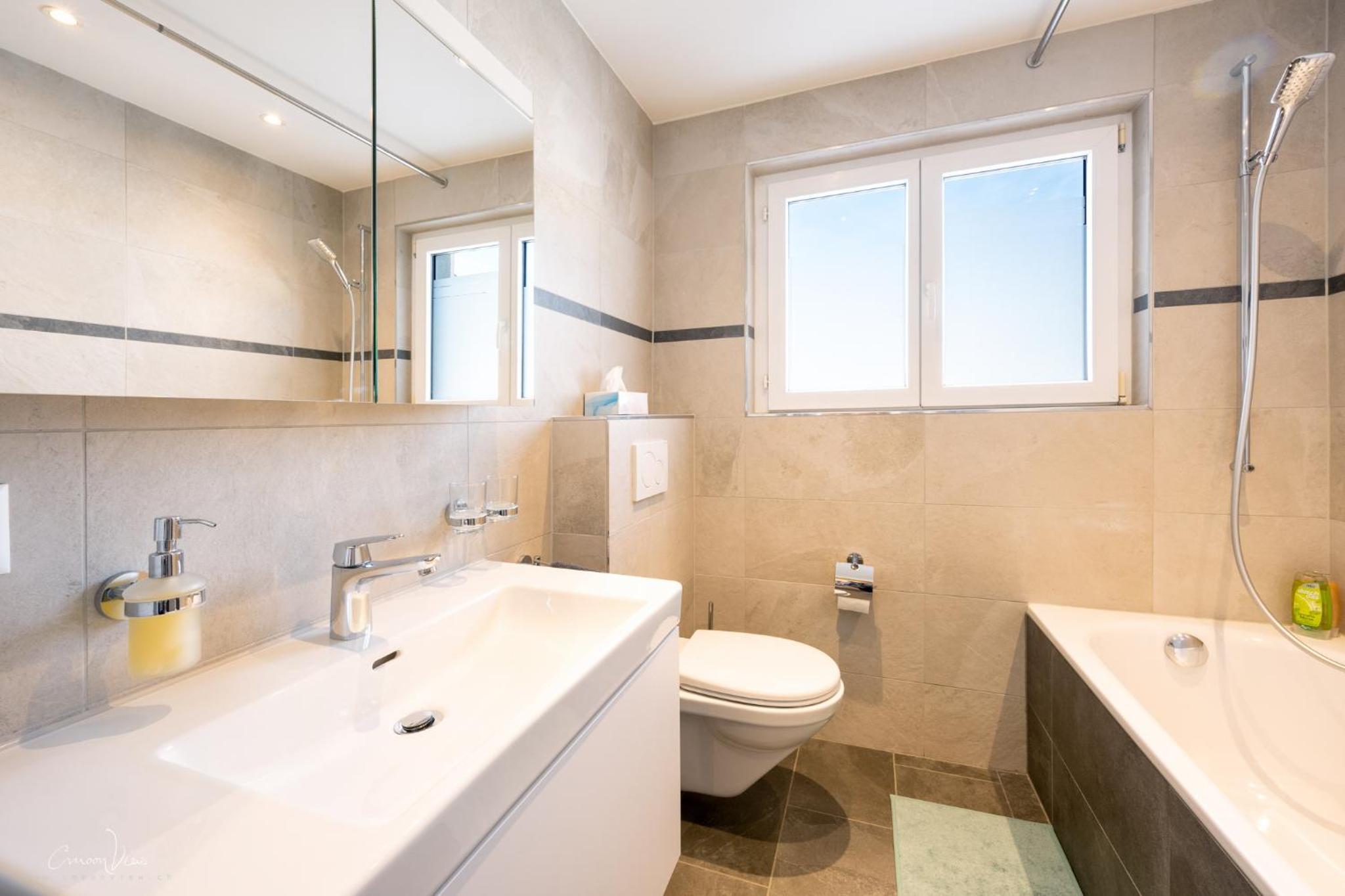 Three-Bedroom Apartment with Water View photo 3
