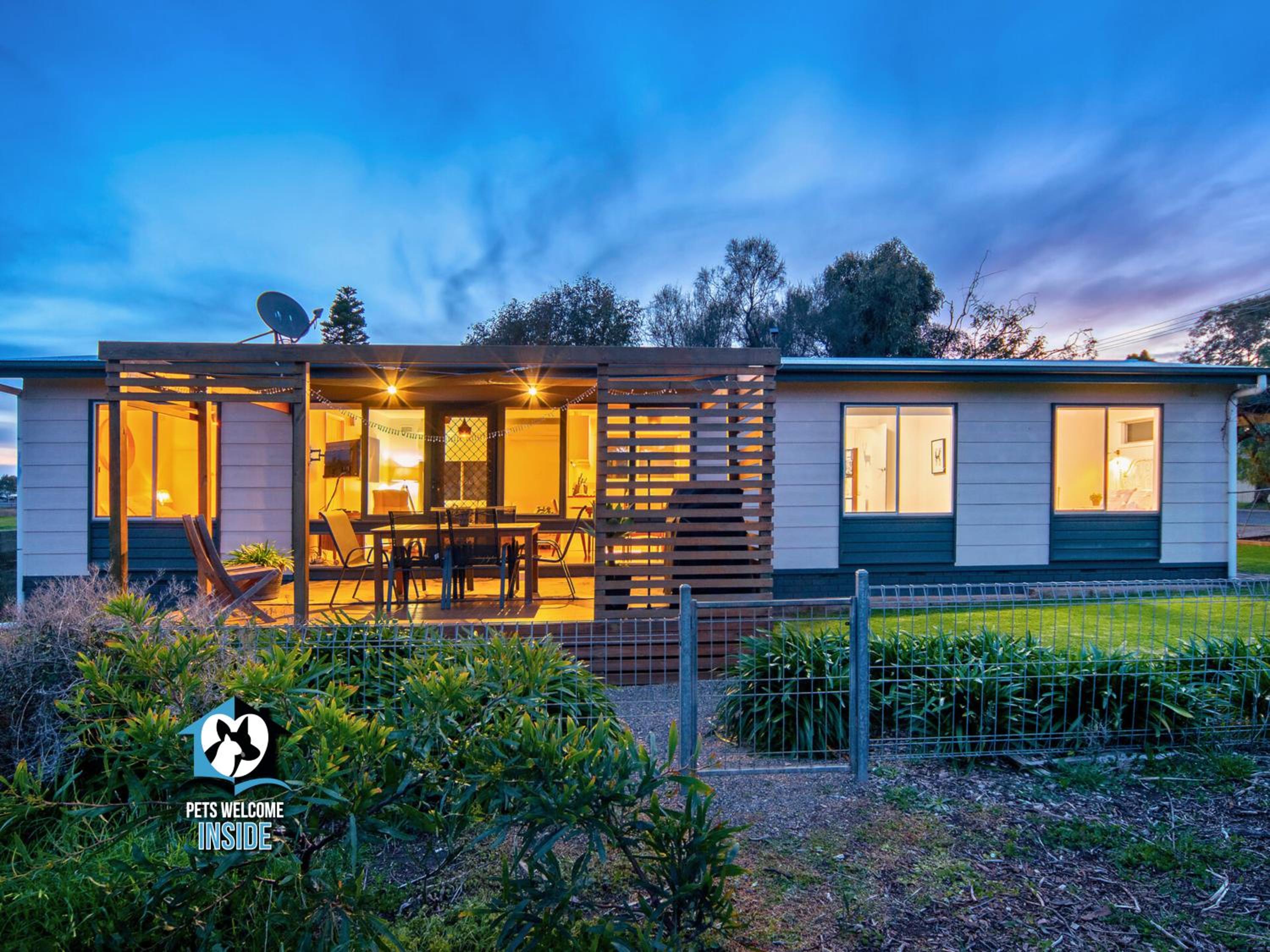 Three-Bedroom House photo 2