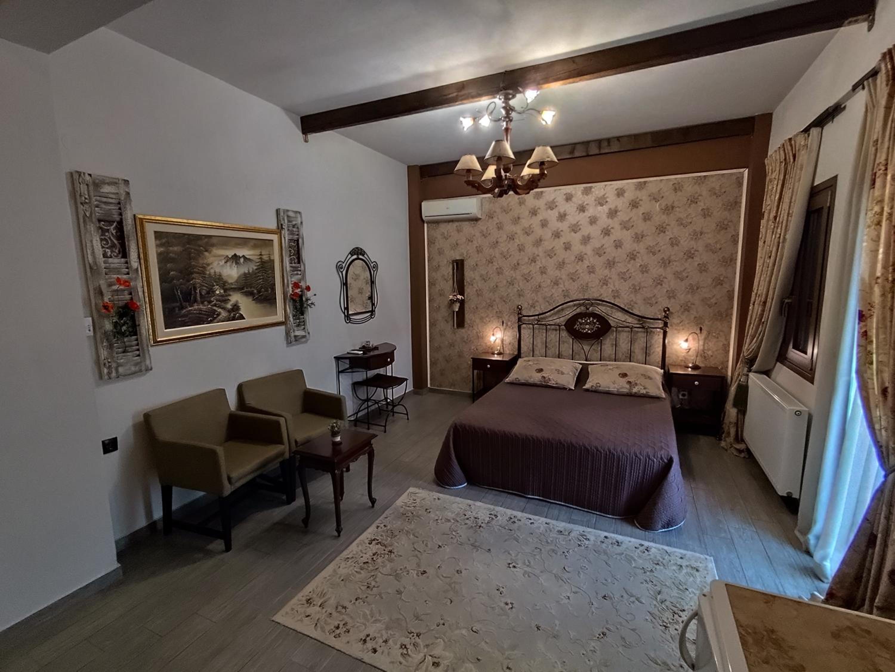 Deluxe Double Room with Balcony - Photo 9