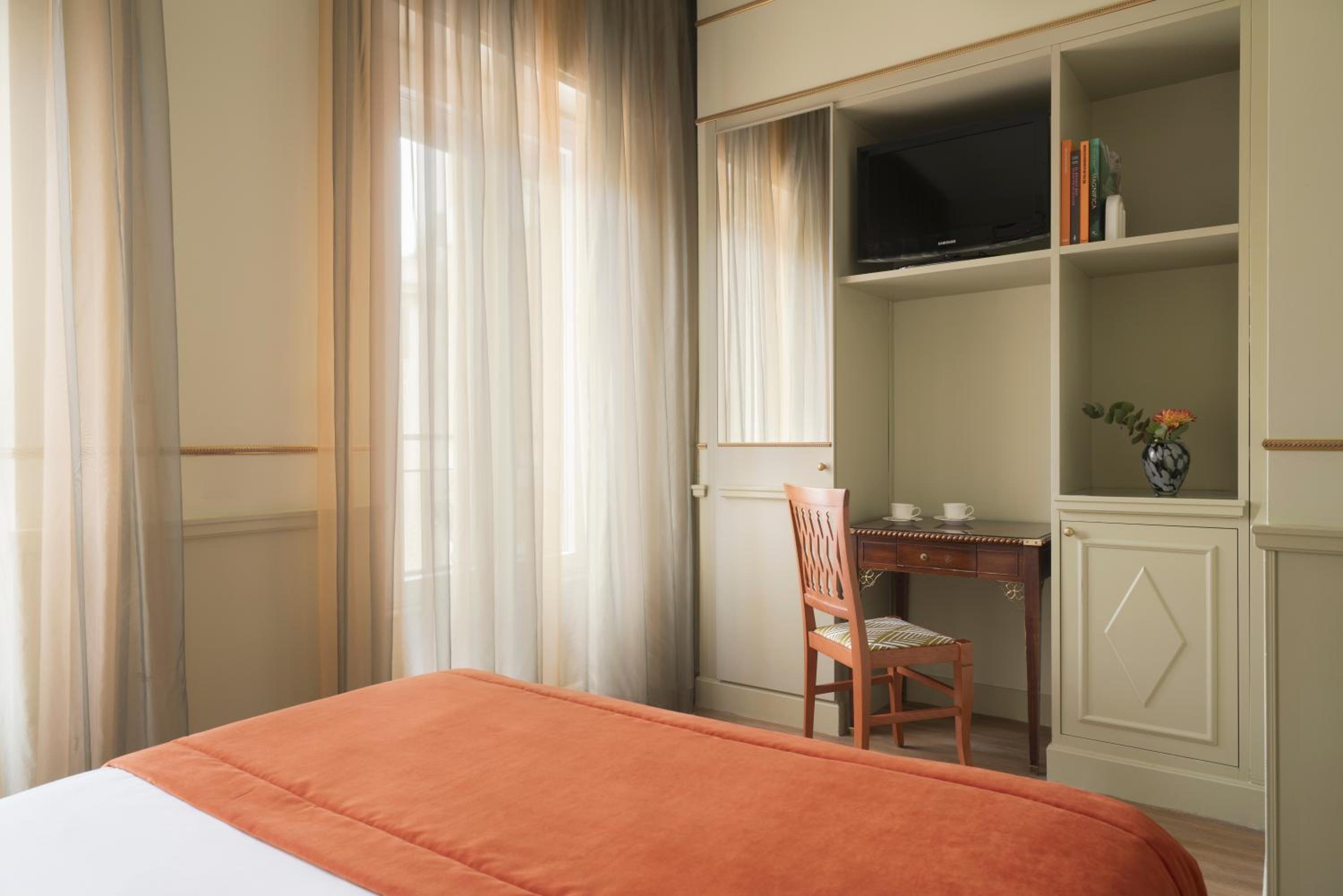 Double Room (1 Adult)
