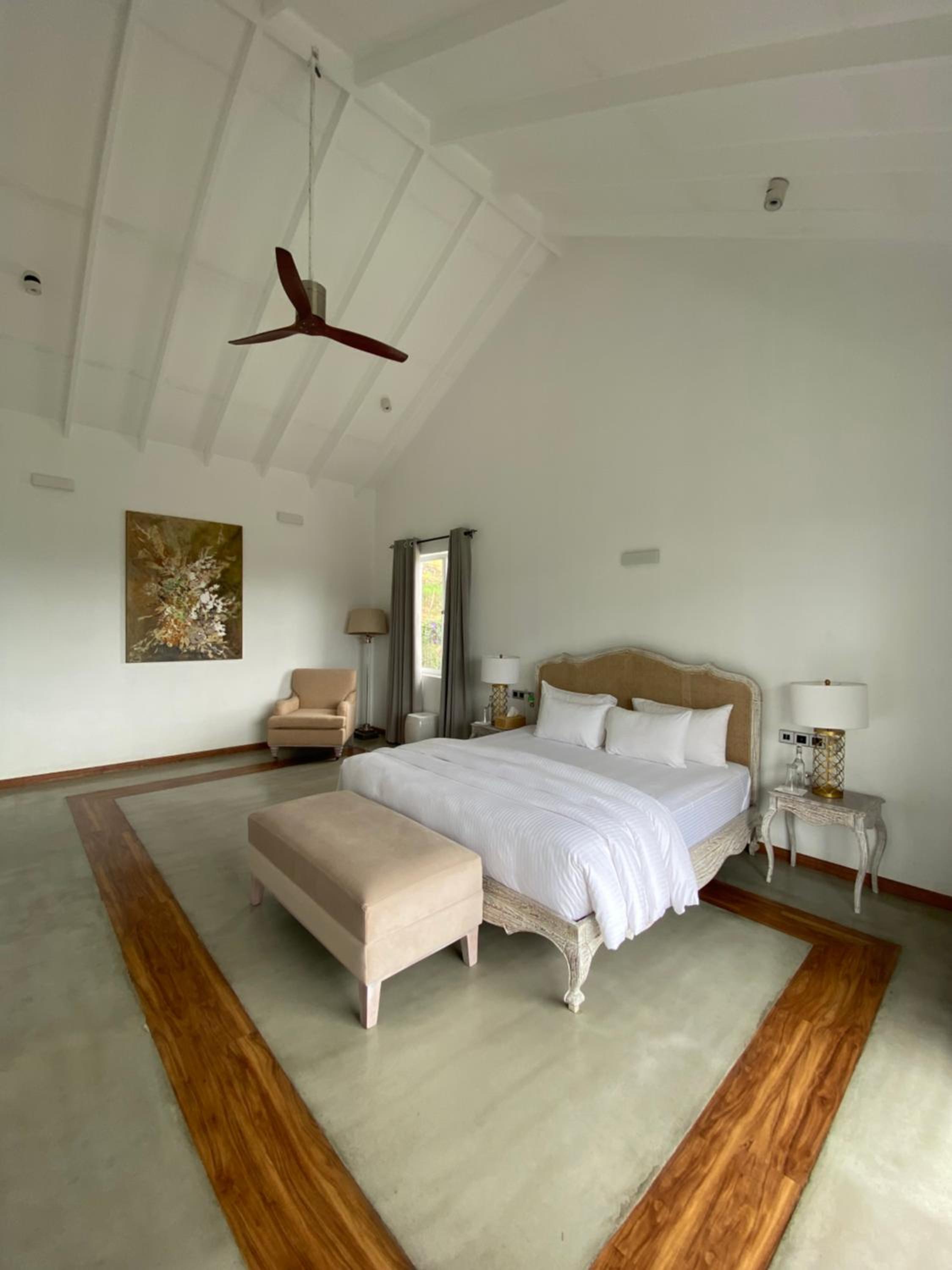 King Suite with Balcony photo 3
