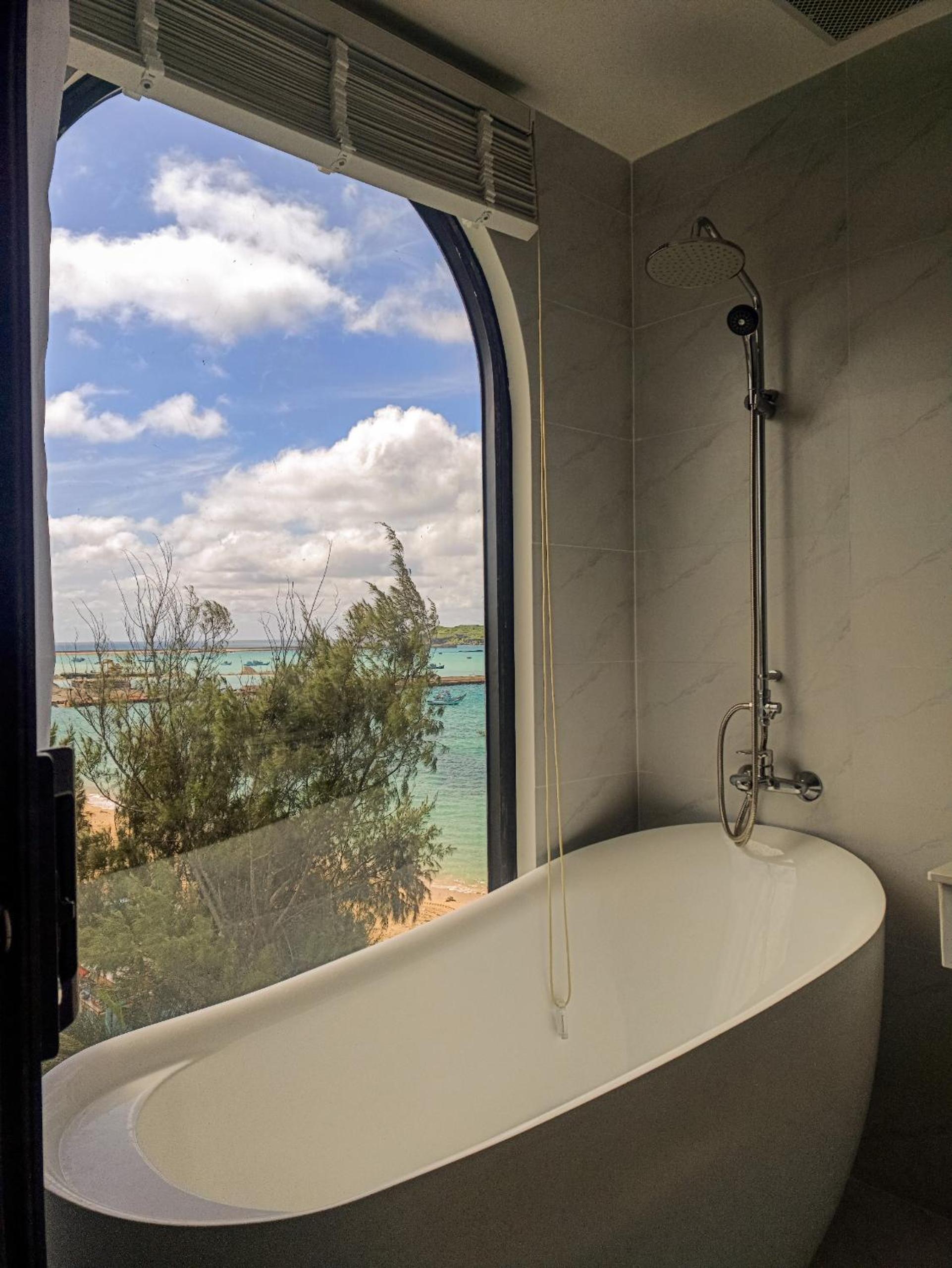 Deluxe Double Room With Sea View photo 3