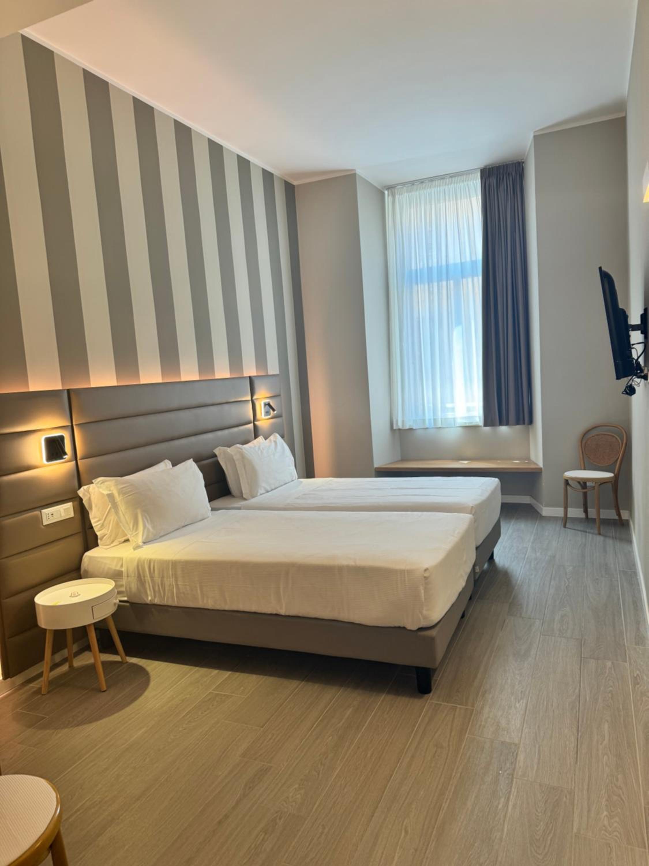 Large Twin Room photo 2