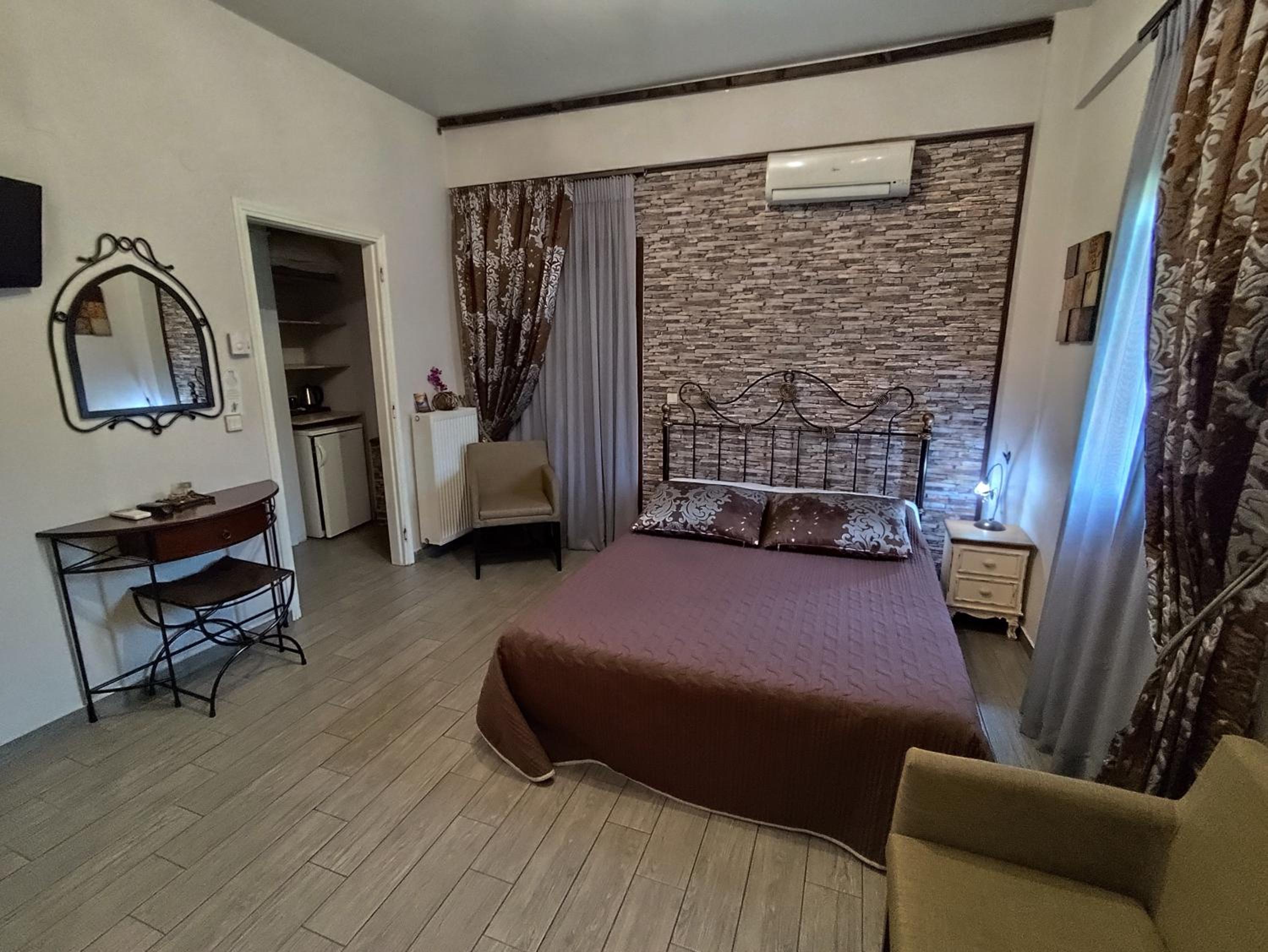 Standard Double Room - Photo 16