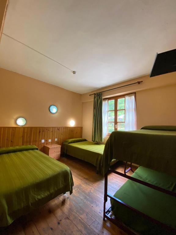 Economy Quadruple Room - Photo 2