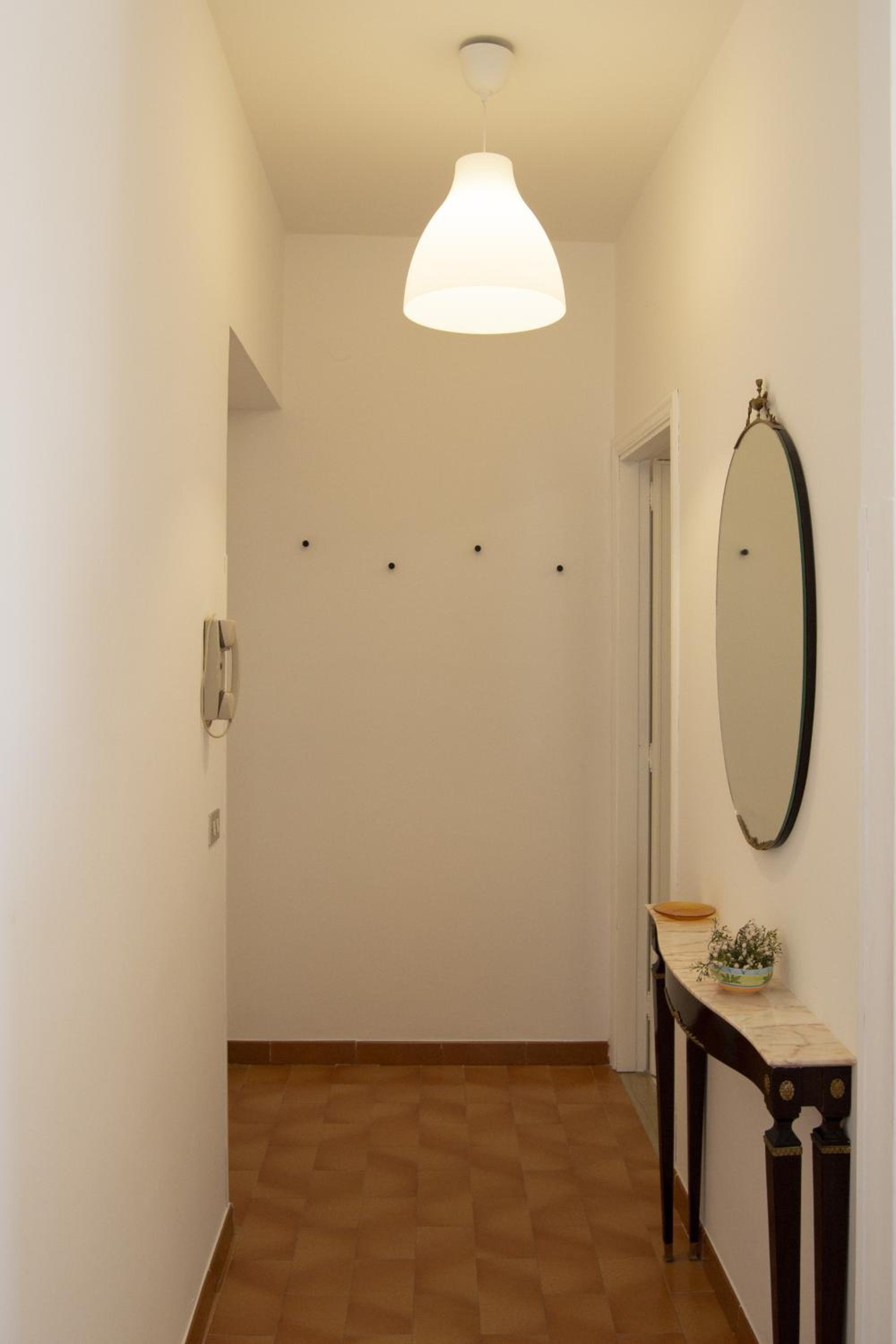 One-Bedroom Apartment photo 3