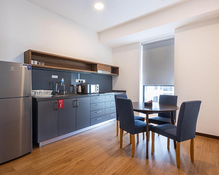 Two-Bedroom Apartment with Sea View - Photo 4
