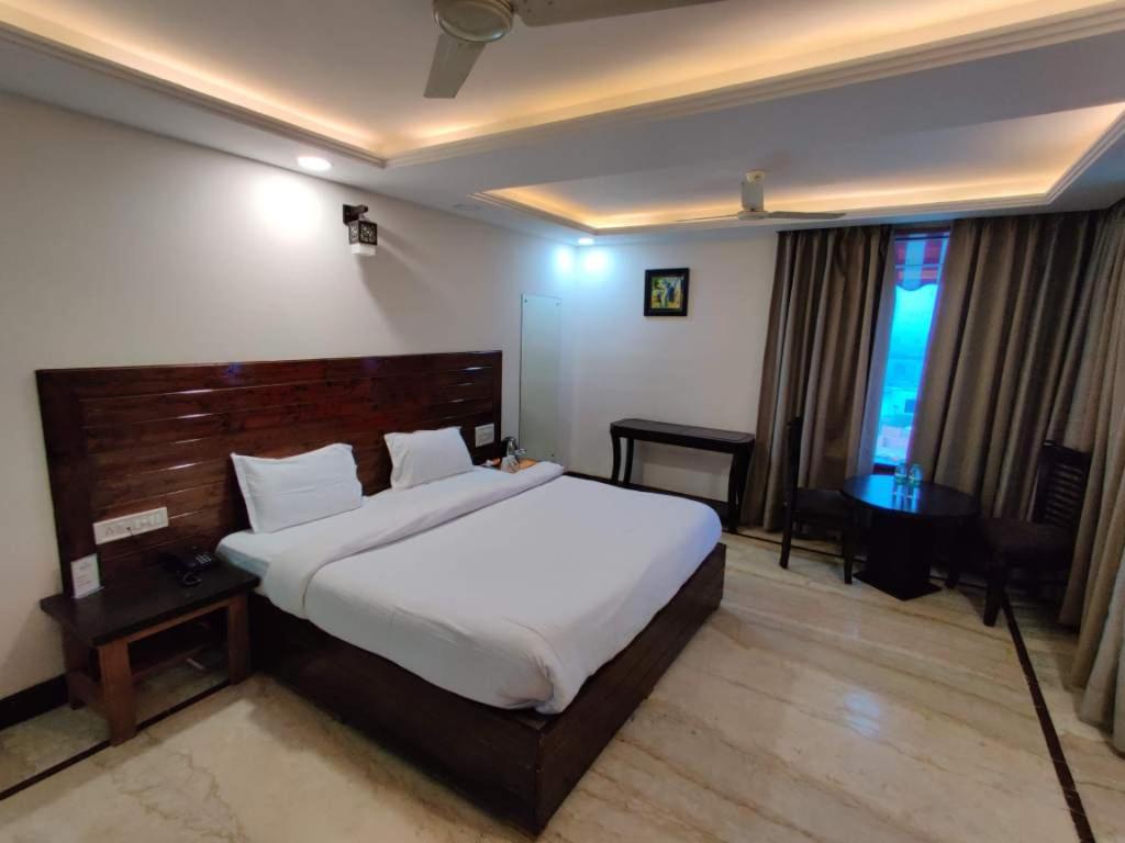 Deluxe King Room photo 2