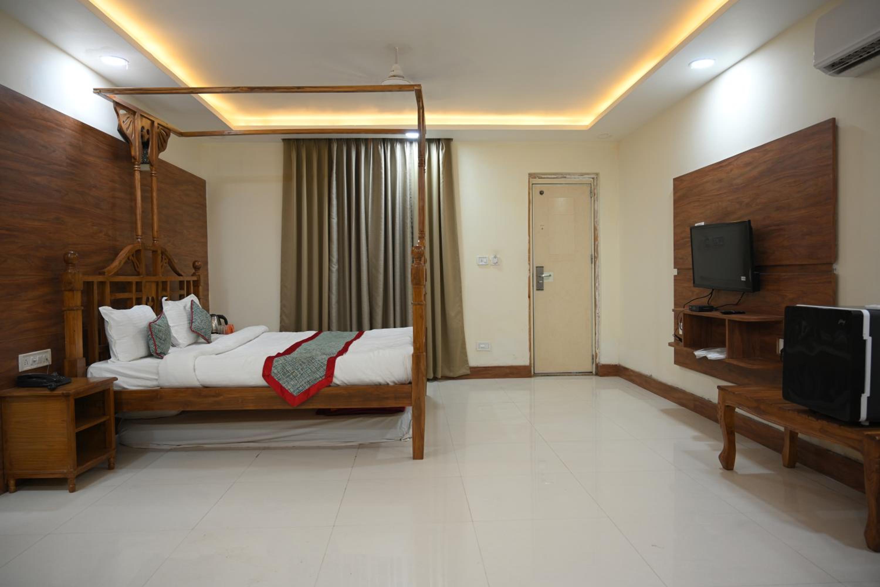 Deluxe King Room photo 3