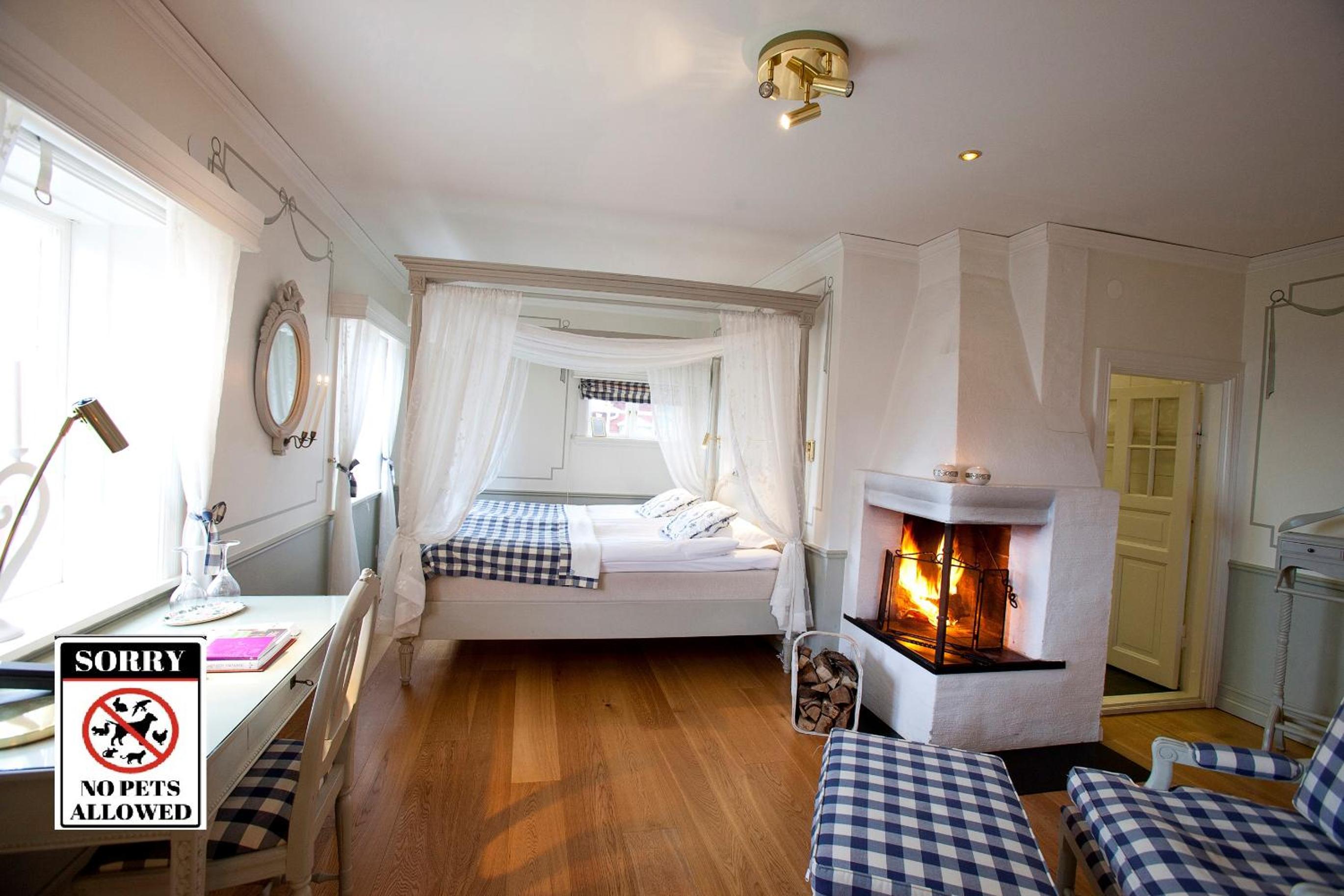 Deluxe Suite with Spa Bath photo 1