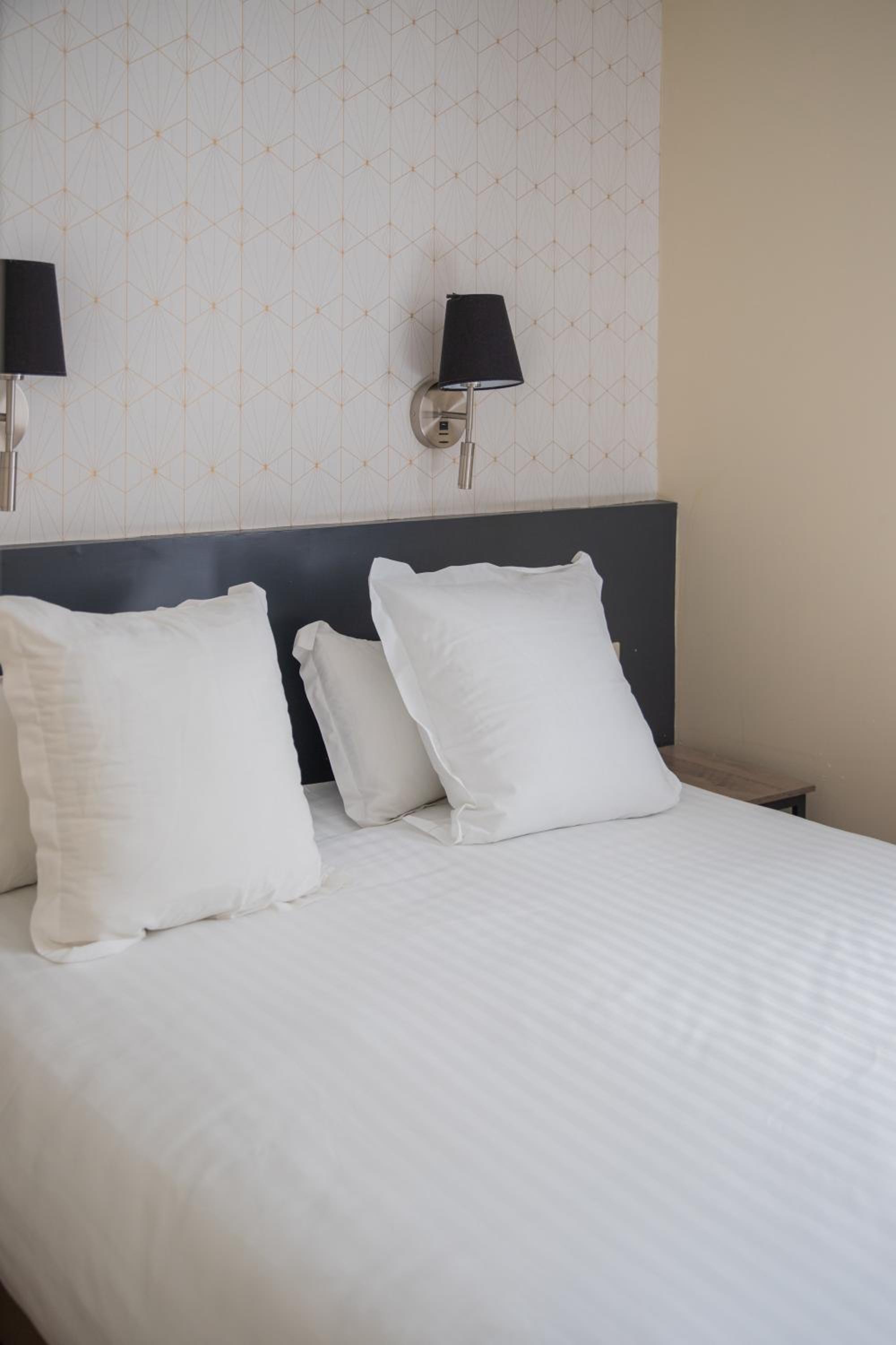 1 Double Bed - Photo 1