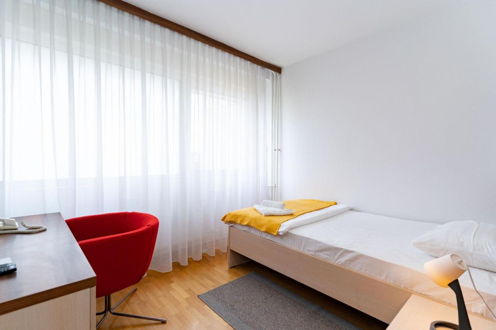 Single Room with Bathroom photo 1