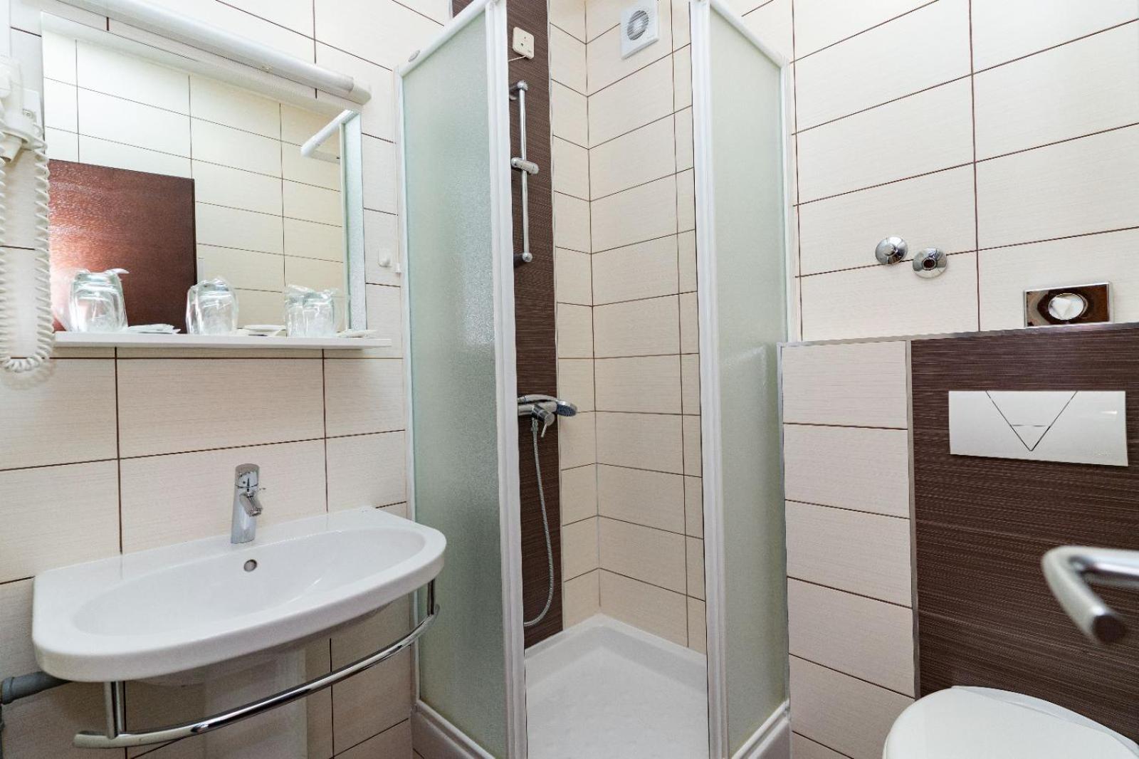 Single Room with Bathroom photo 2