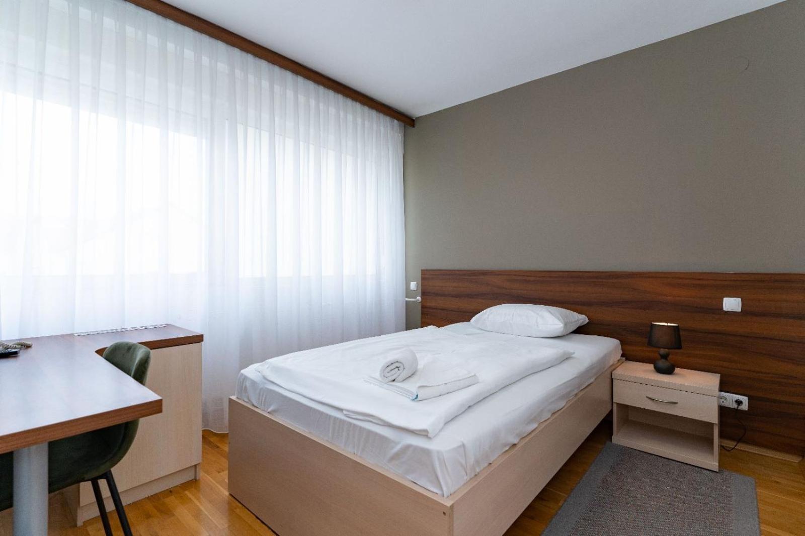 Single Room with Bathroom photo 3