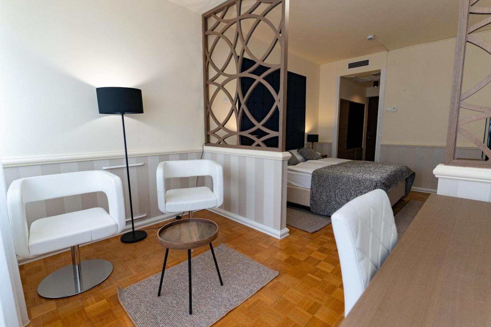 Superior Deluxe Double or Twin Room  photo 1