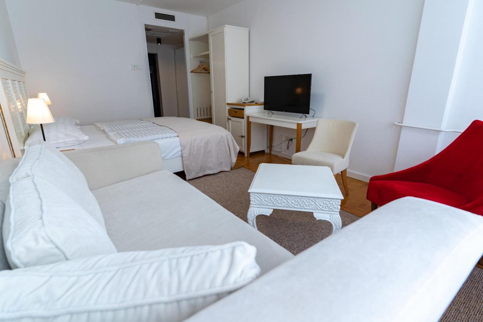 Deluxe Double or Twin Room photo 3