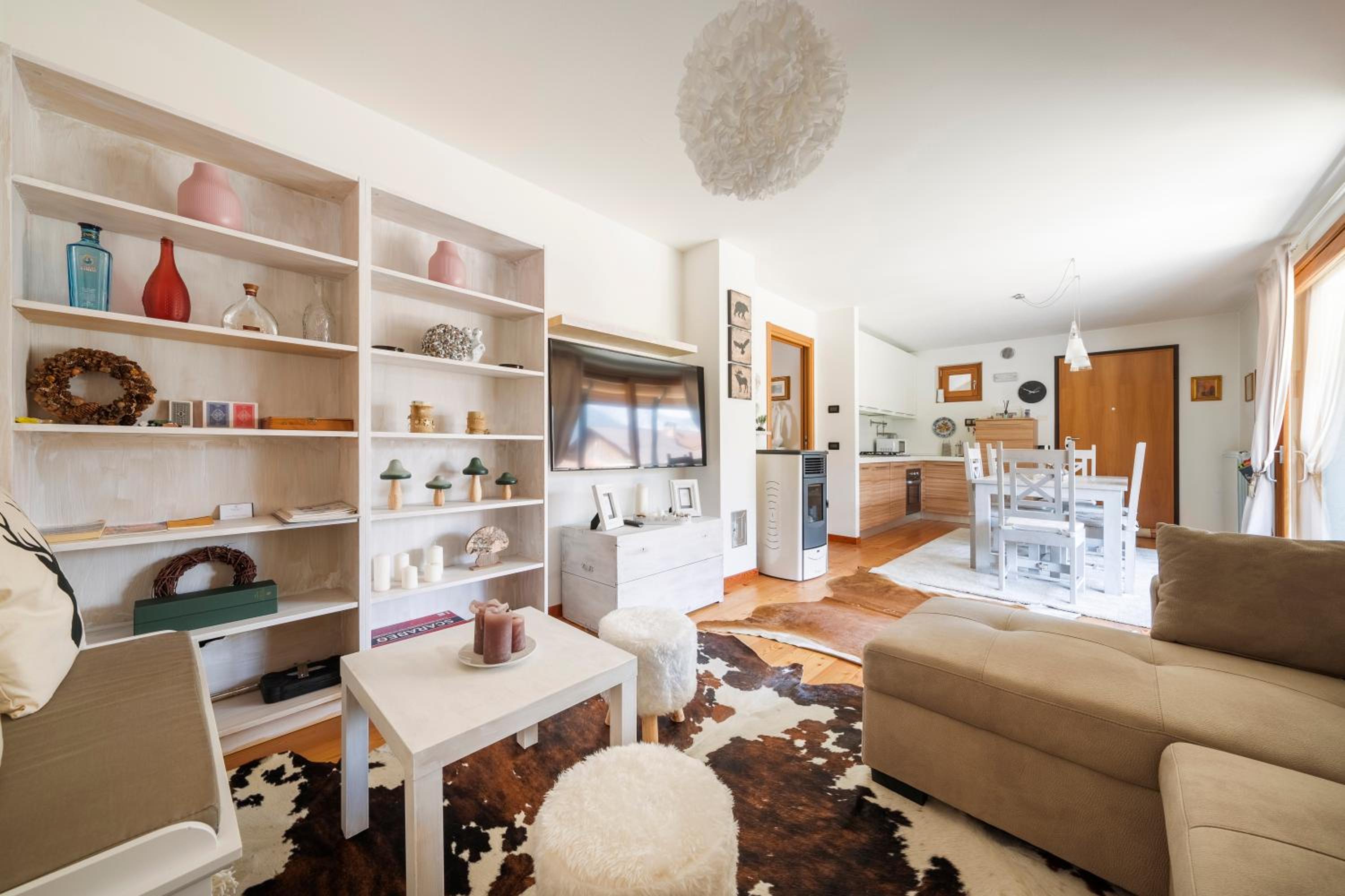 Two-Bedroom Apartment with Mountain View photo 1