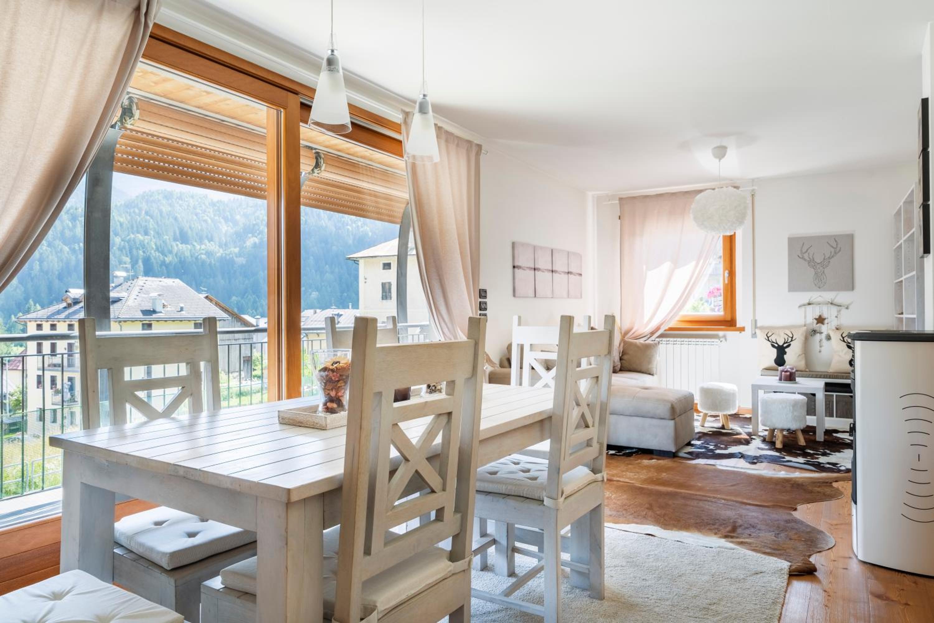 Two-Bedroom Apartment with Mountain View photo 2