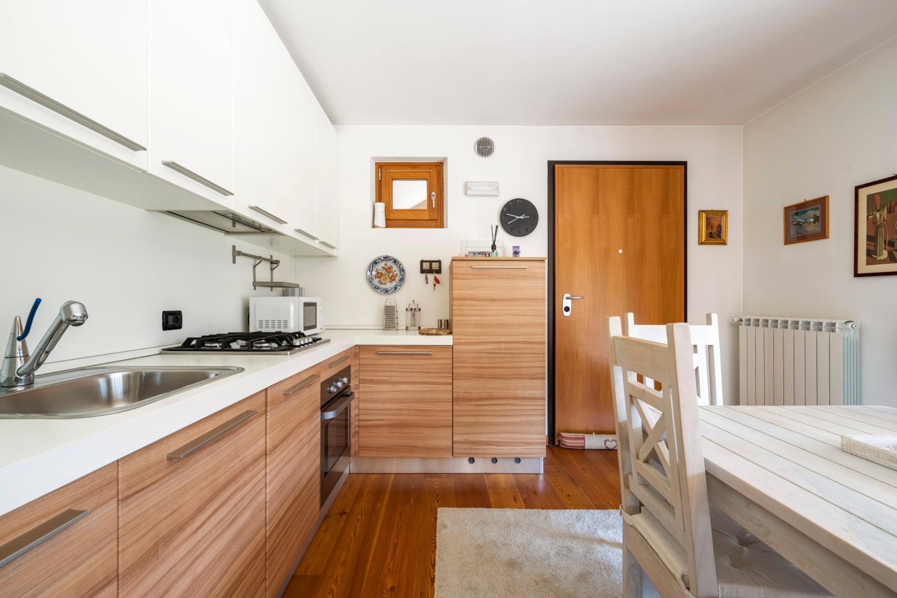 Two-Bedroom Apartment with Mountain View photo 3
