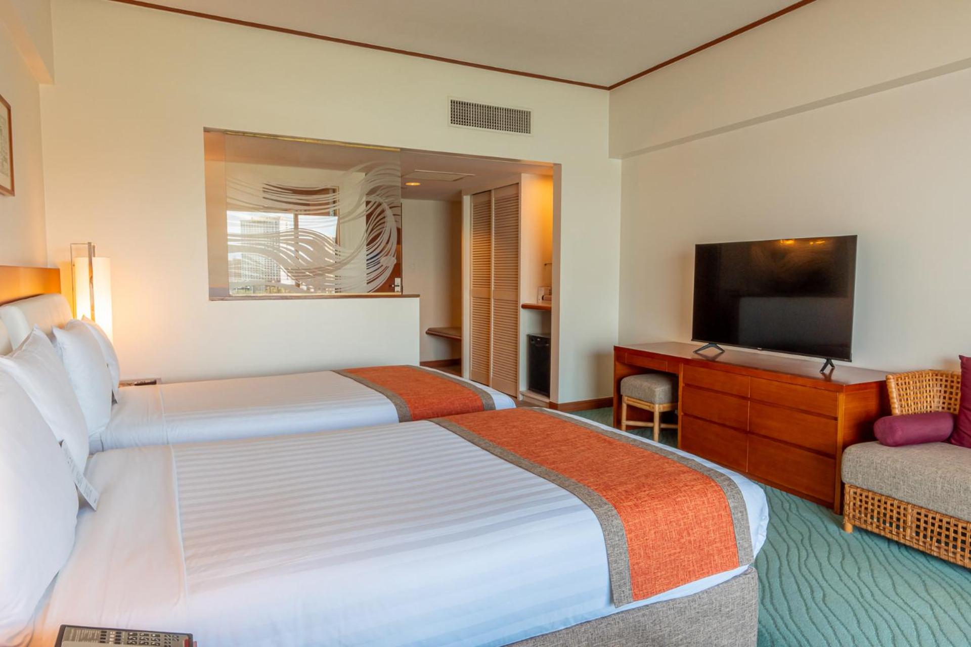 Ocean Front Room - Photo 3