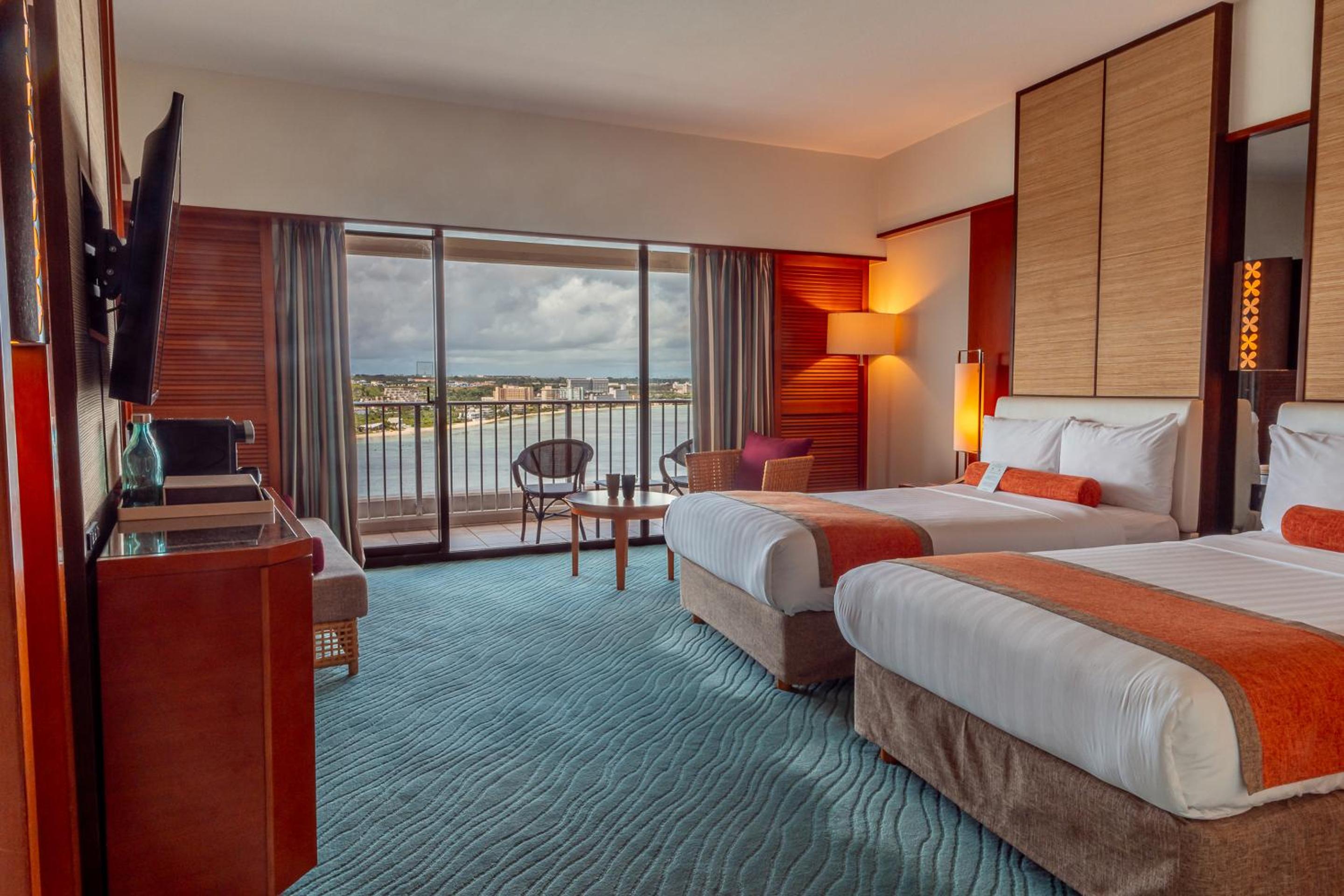 Premier Ocean Front Room with Lounge Access + Extra Bed  - Photo 1