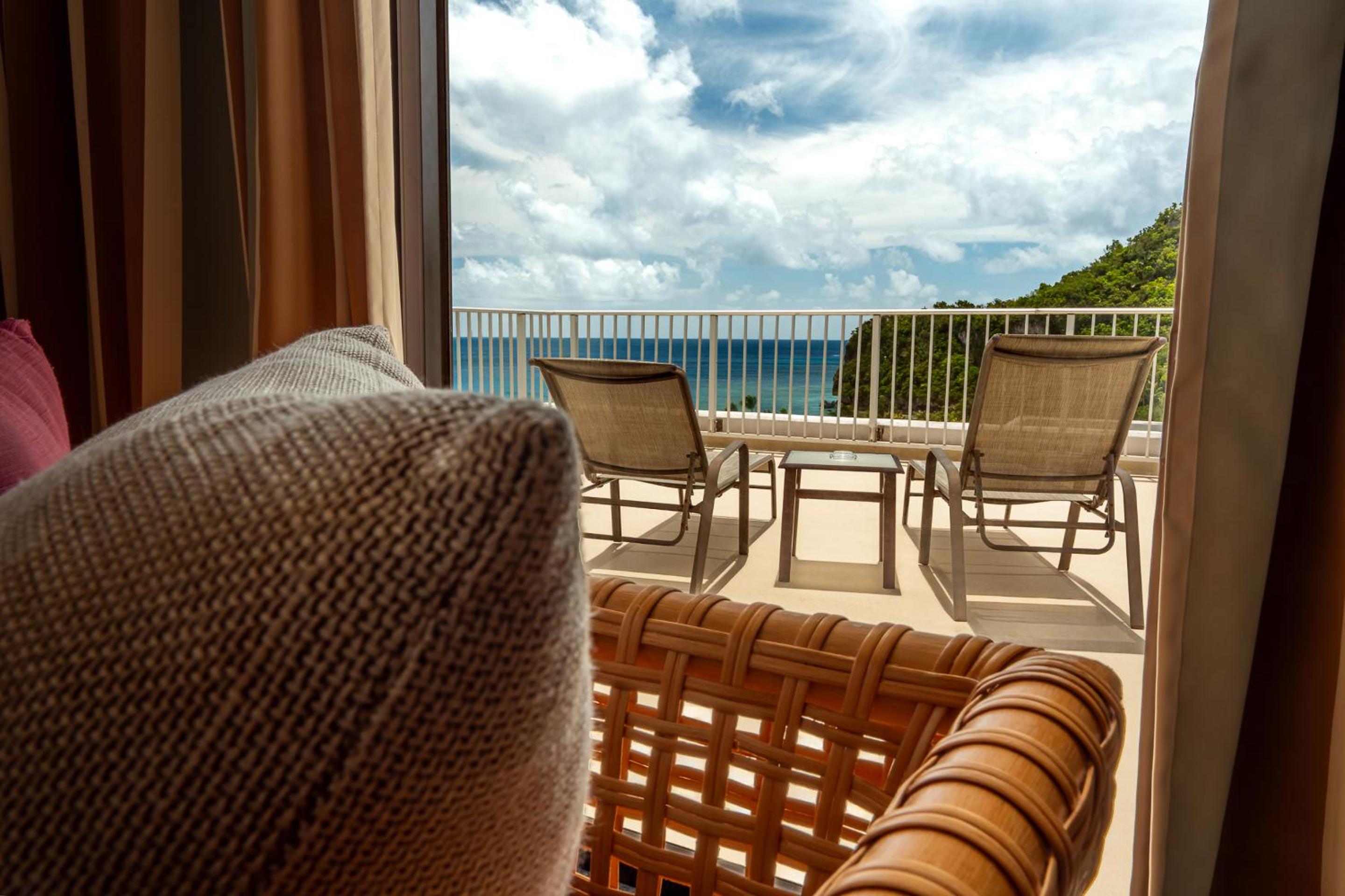 Ocean Front Suite with Premier+ Benefits - Photo 8