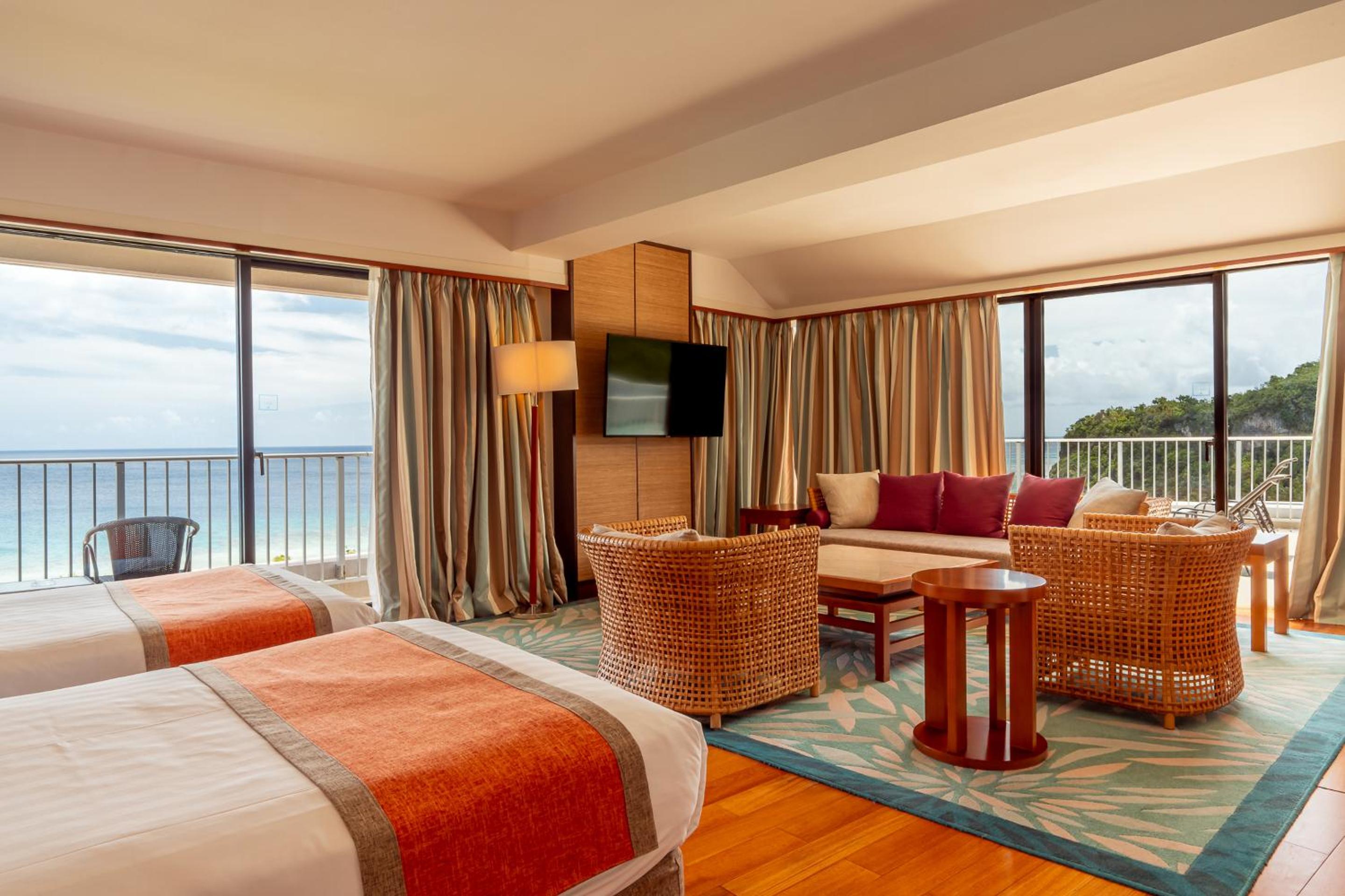 Ocean Front Suite with Premier+ Benefits - Photo 7
