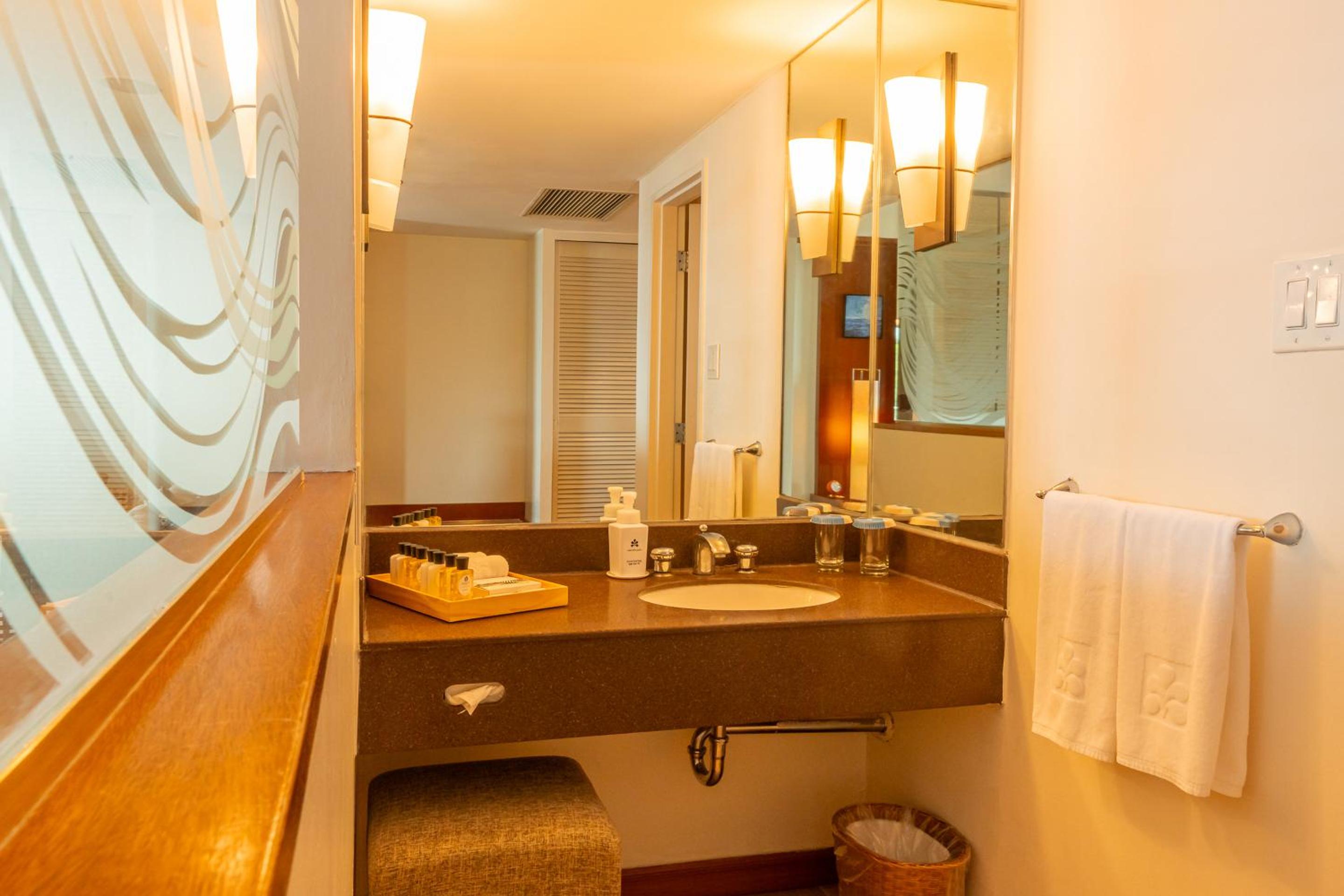 Ocean Front Suite with Premier+ Benefits - Photo 5