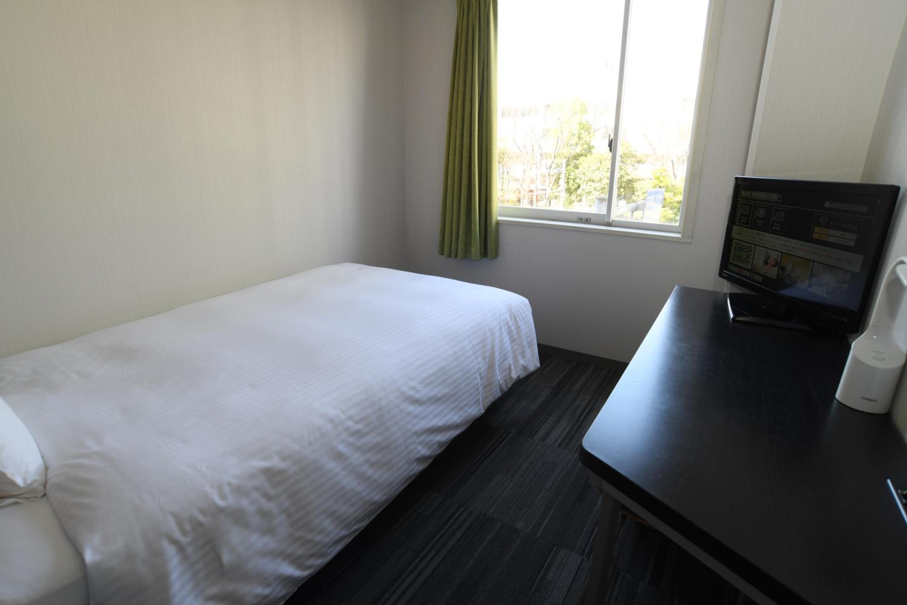 Single Room - Non-Smoking photo 3