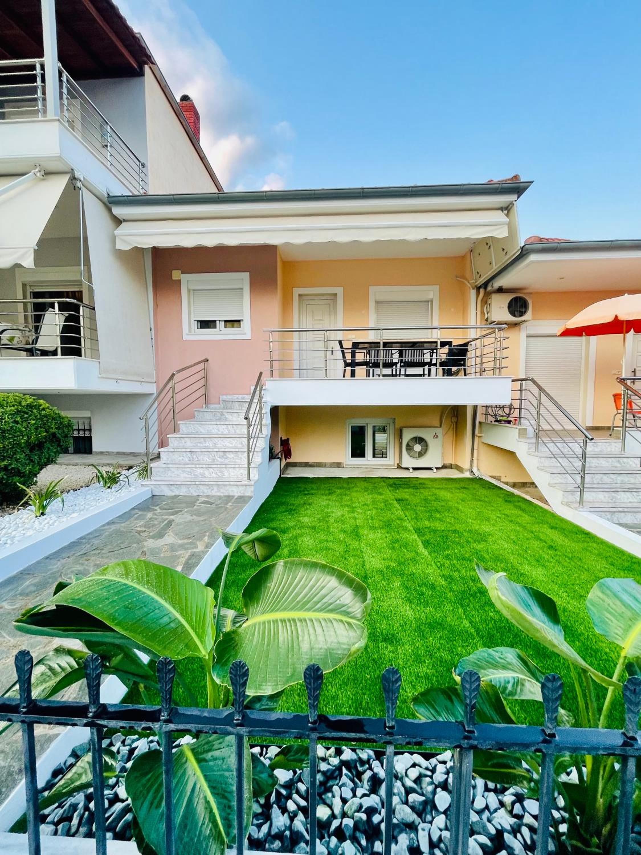 One-Bedroom House photo 2