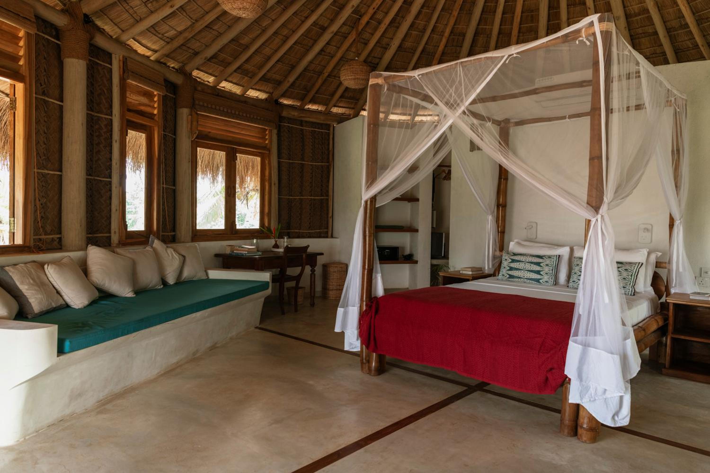 Deluxe Double Room with Balcony photo 2