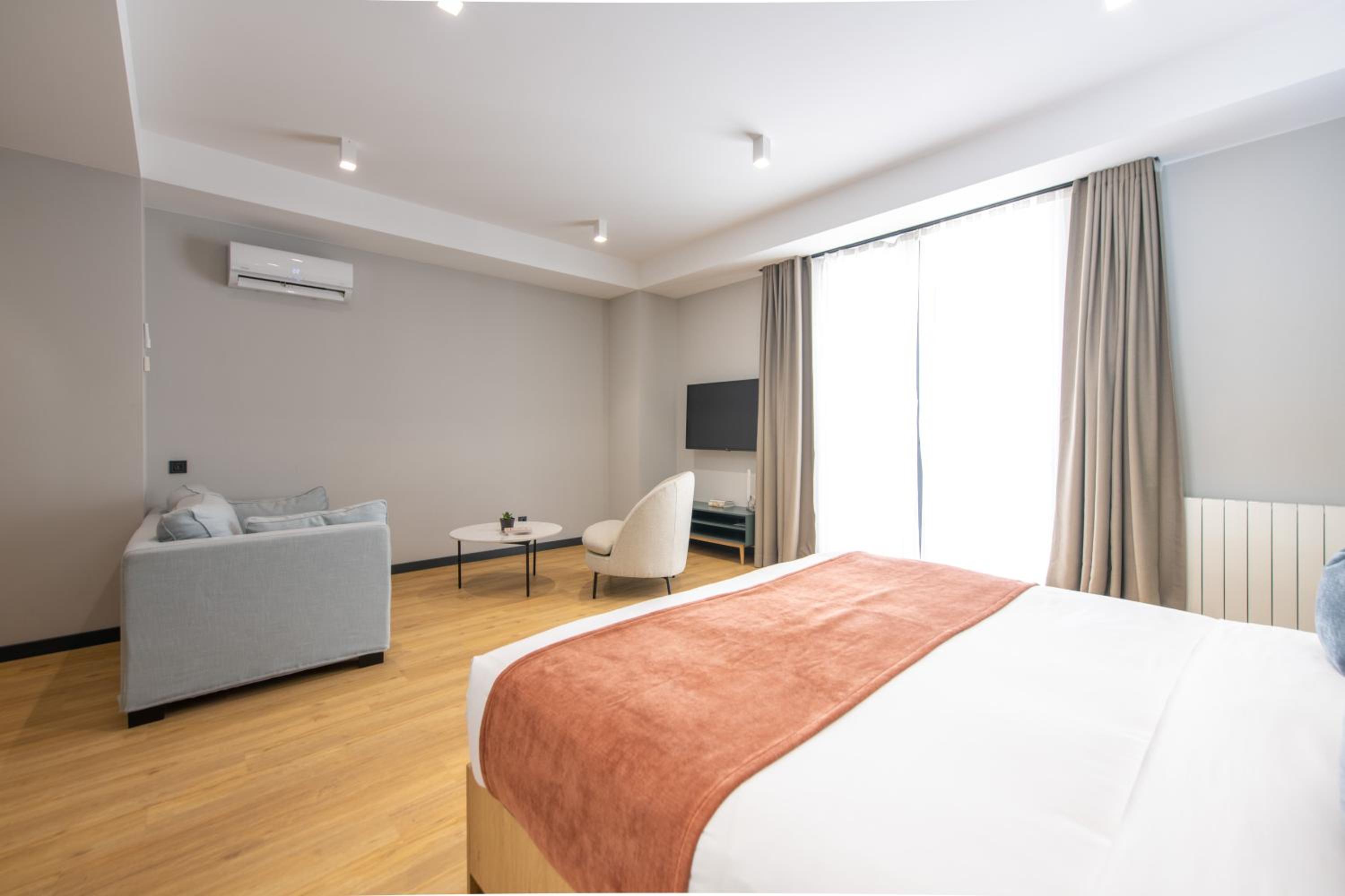 Studio Suite with Kitchen