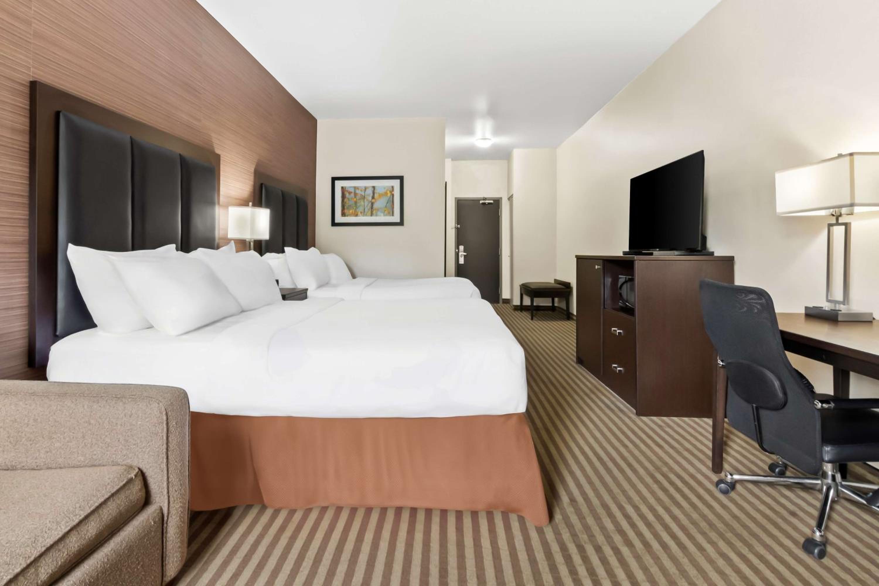 Queen Suite with Two Queen Beds and Sofa Bed