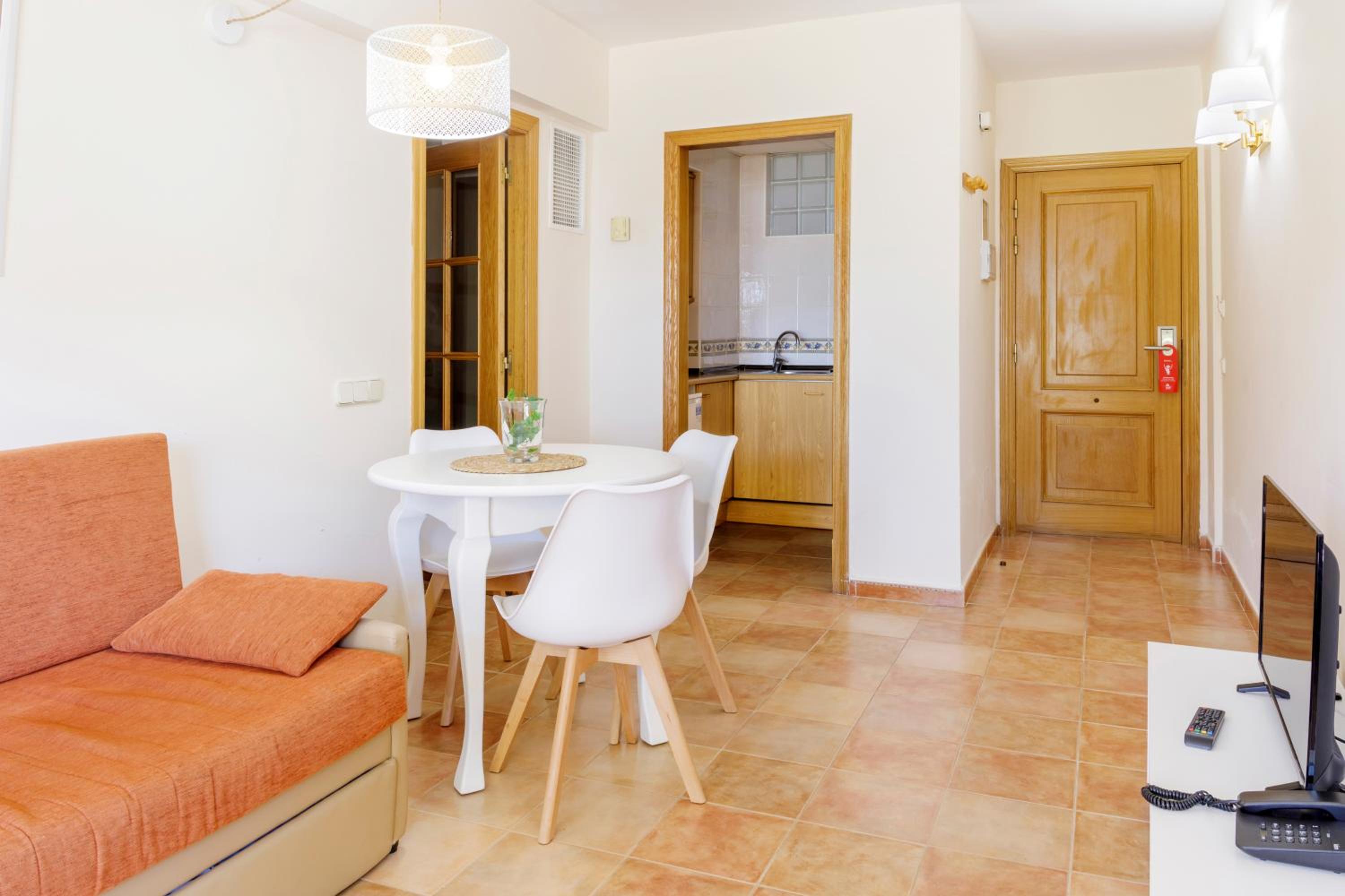 One-Bedroom Apartment (2 Adults + 2 Children) photo 2