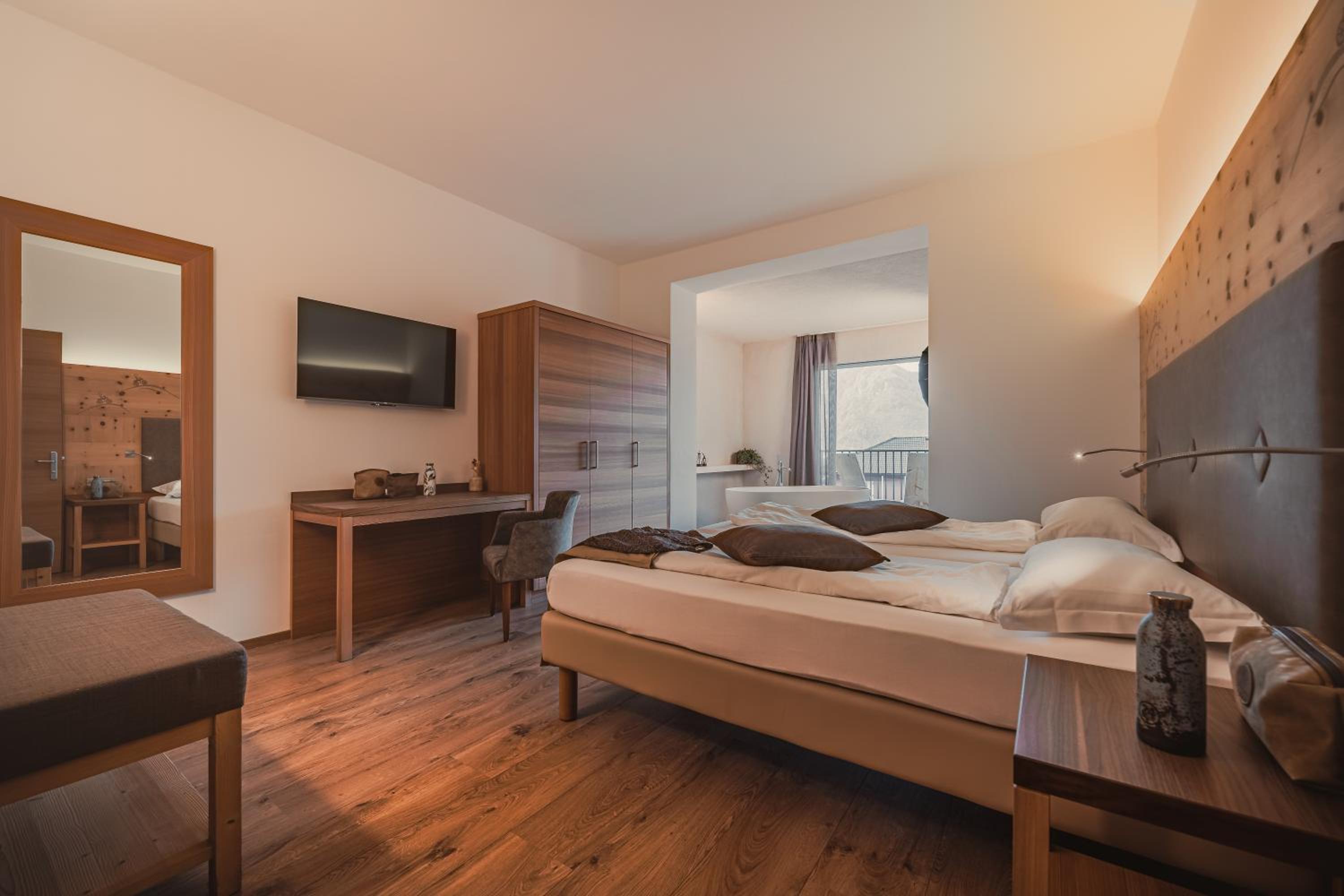 Deluxe Junior Suite photo 2